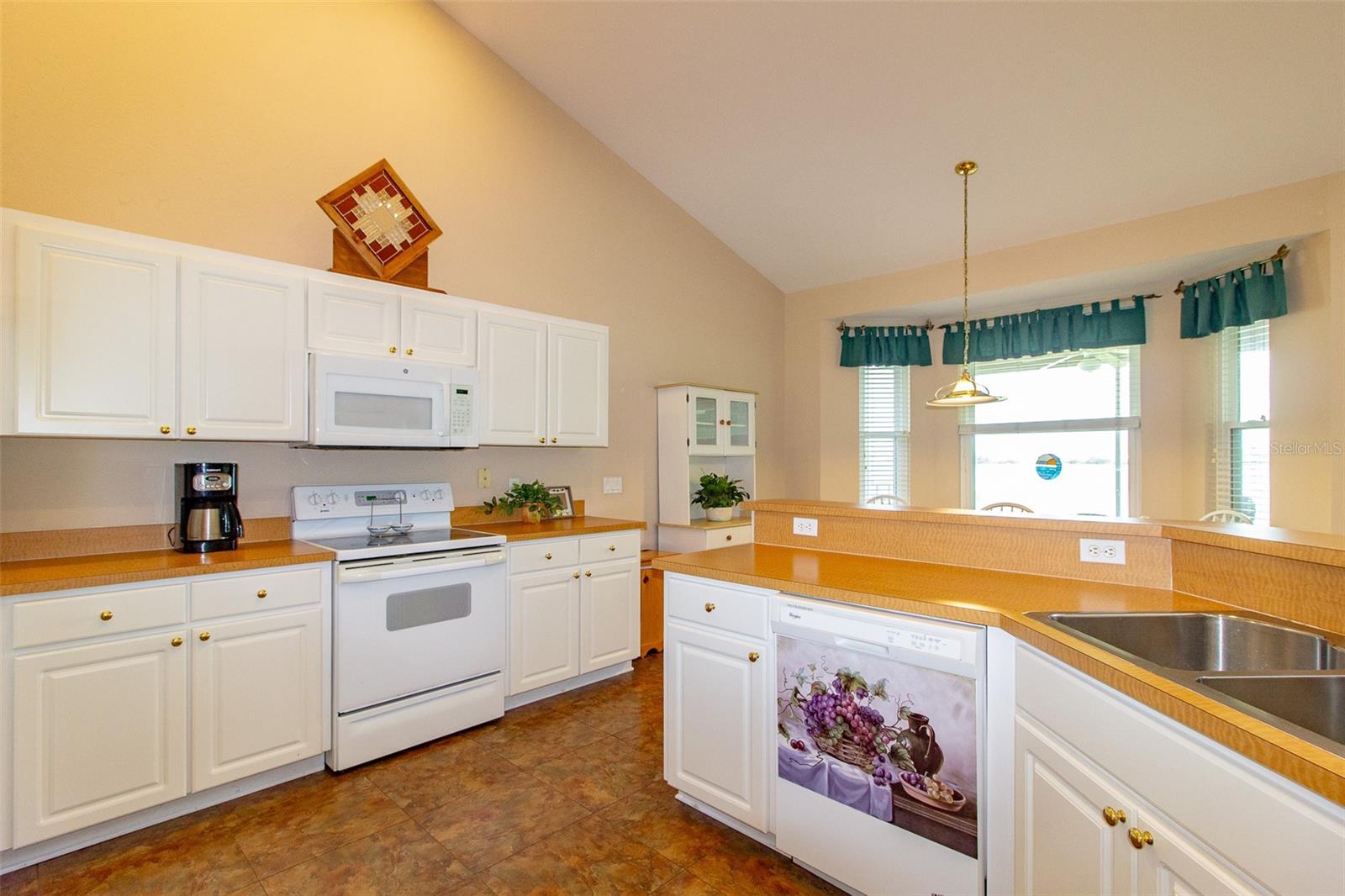 Image 11 of 73 For 254 Lake Tennessee Drive