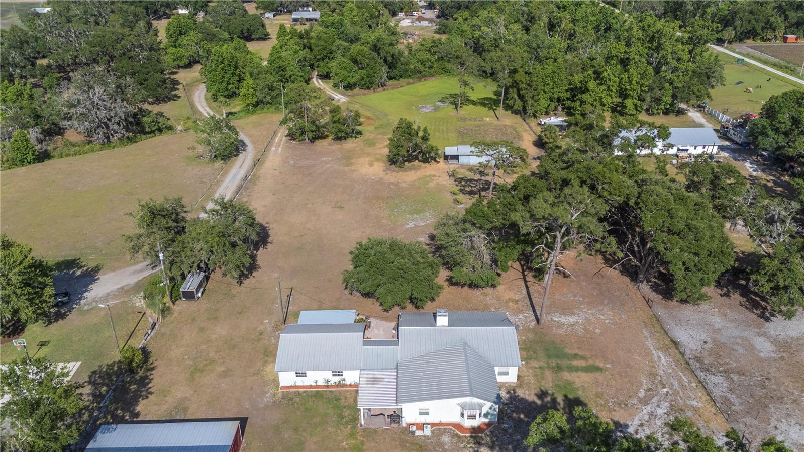 Listing photo id 48 for 4020 Mcintosh Road