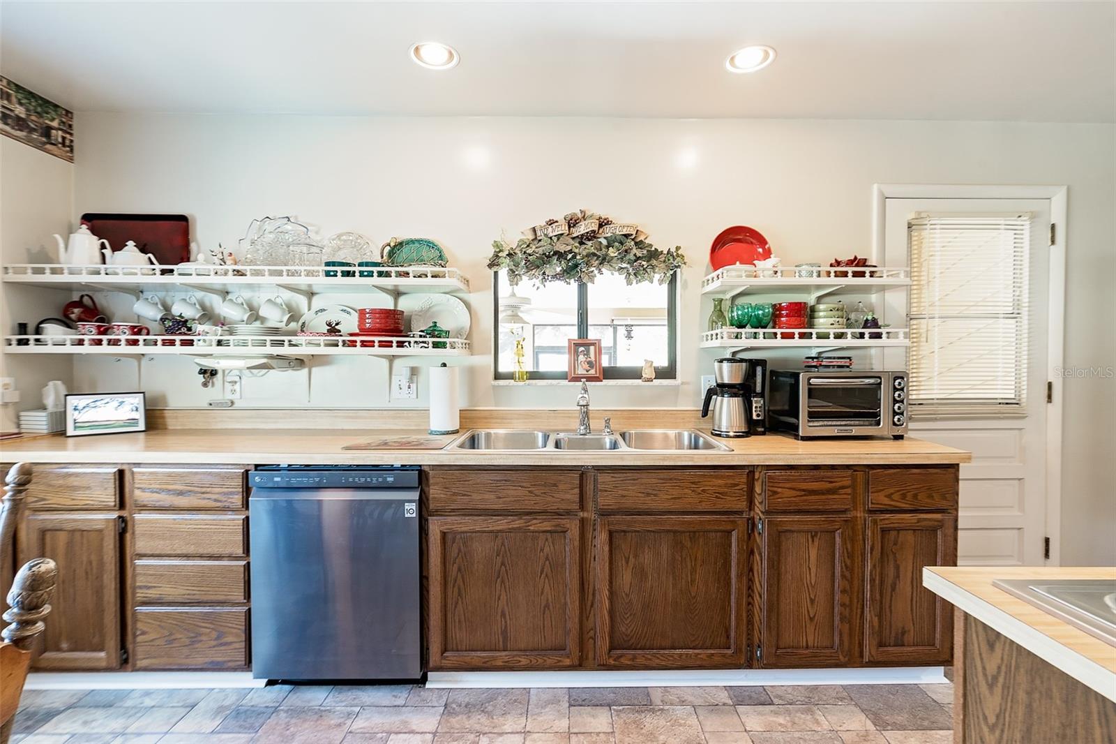 Image 11 of 48 For 7721 Forest Way