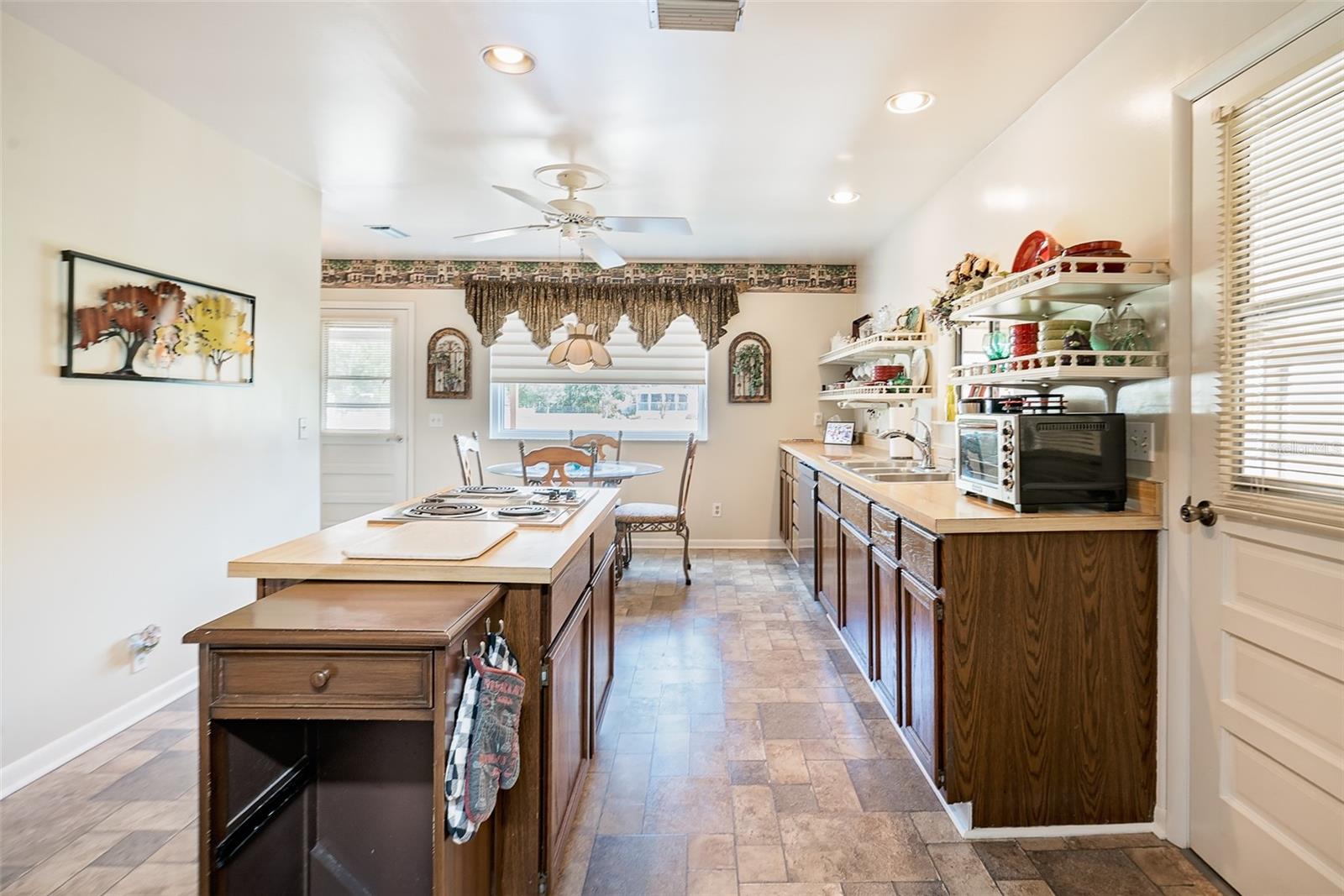 Image 12 of 48 For 7721 Forest Way