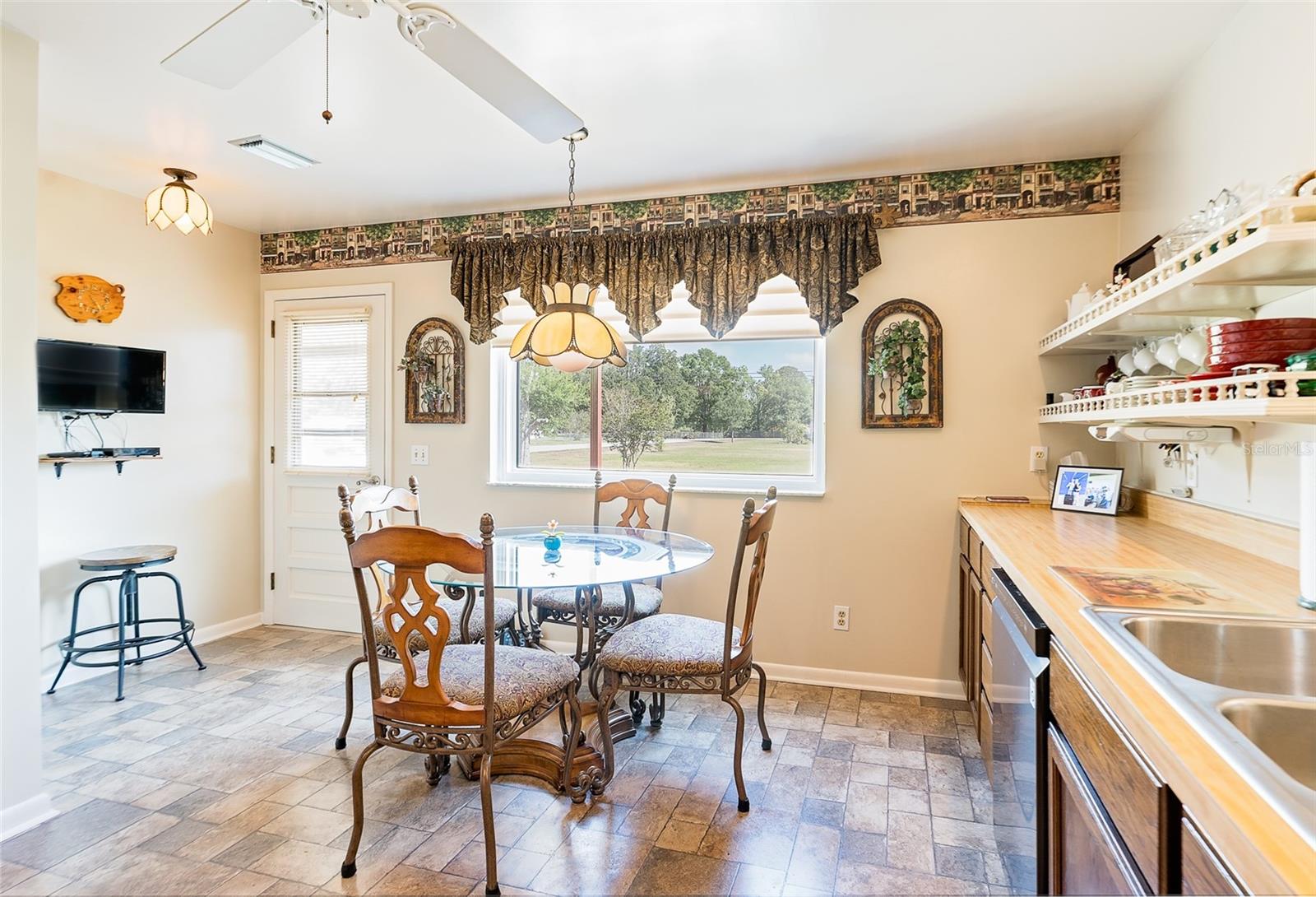 Image 13 of 48 For 7721 Forest Way