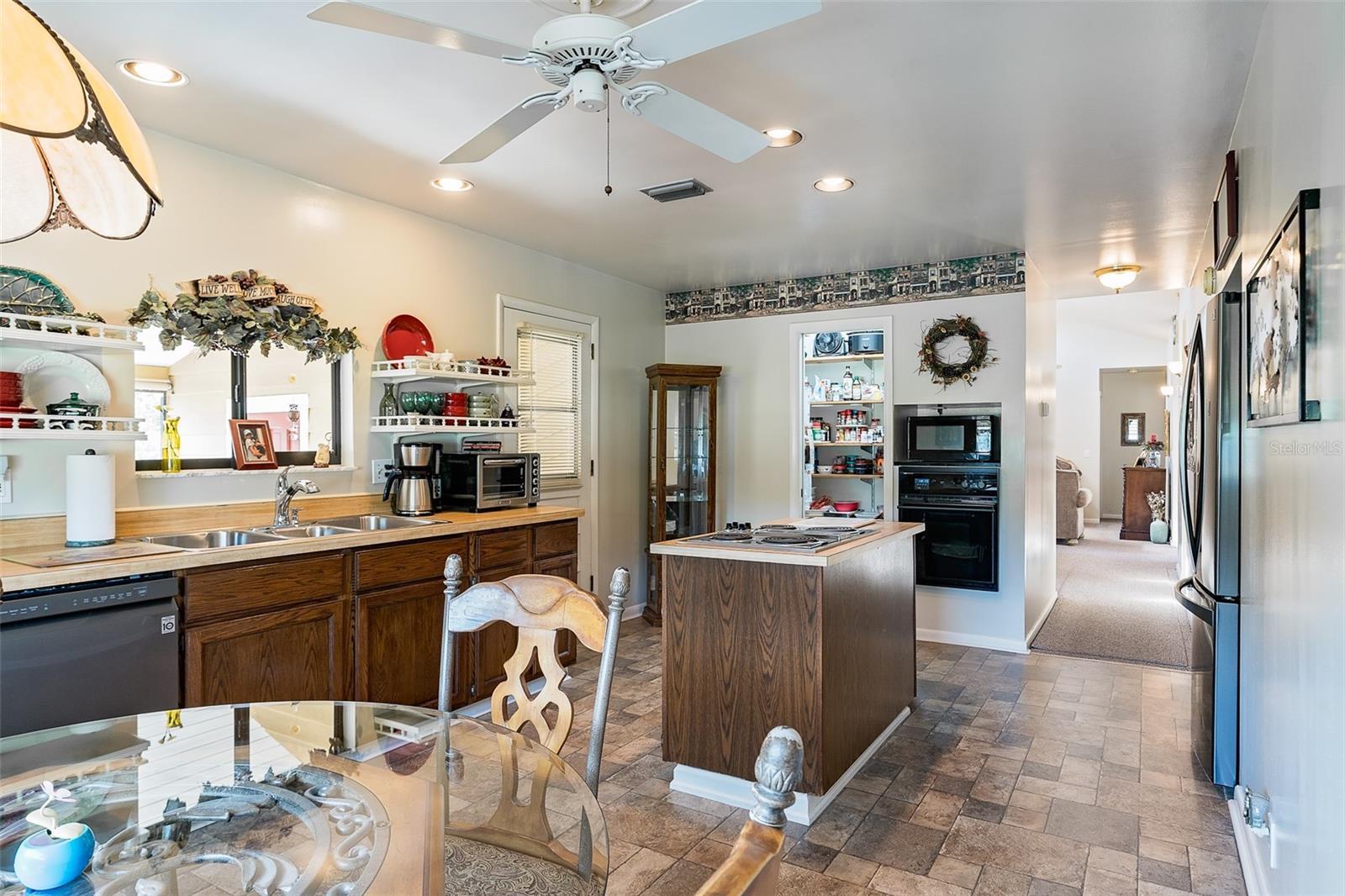 Image 15 of 48 For 7721 Forest Way