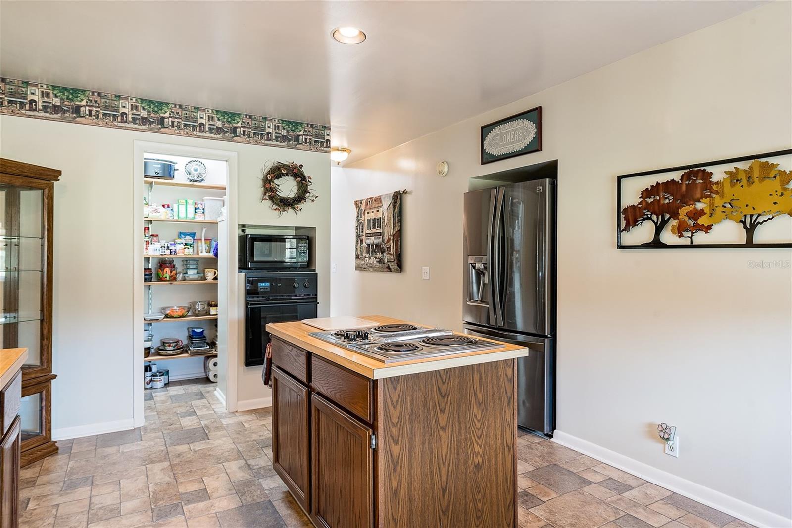 Image 16 of 48 For 7721 Forest Way