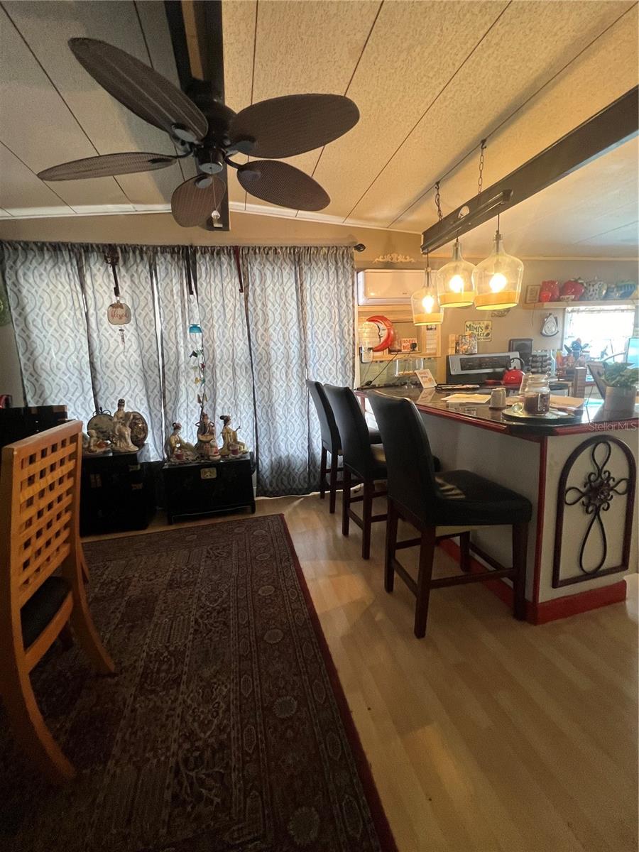Listing photo id 8 for 1005 Whitehurst Road 92