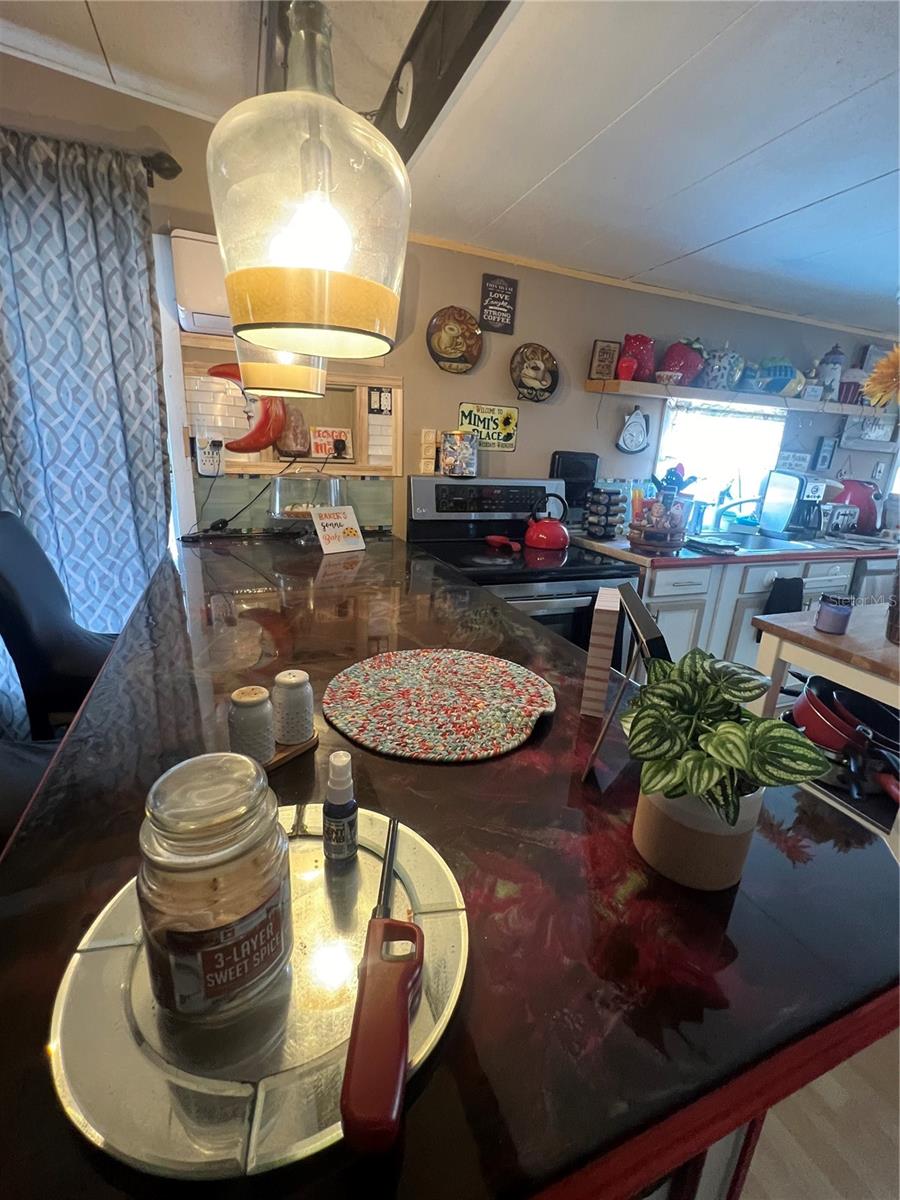 Listing photo id 11 for 1005 Whitehurst Road 92