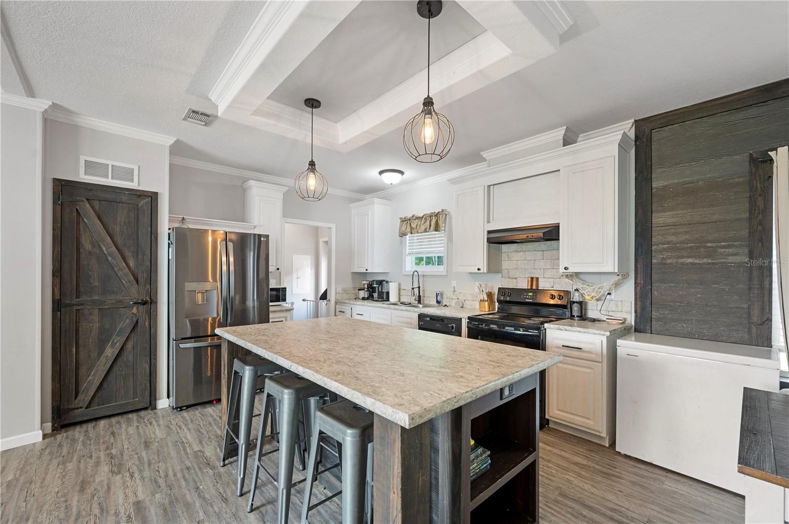 Image 13 of 33 For 6433 Mangrove Drive