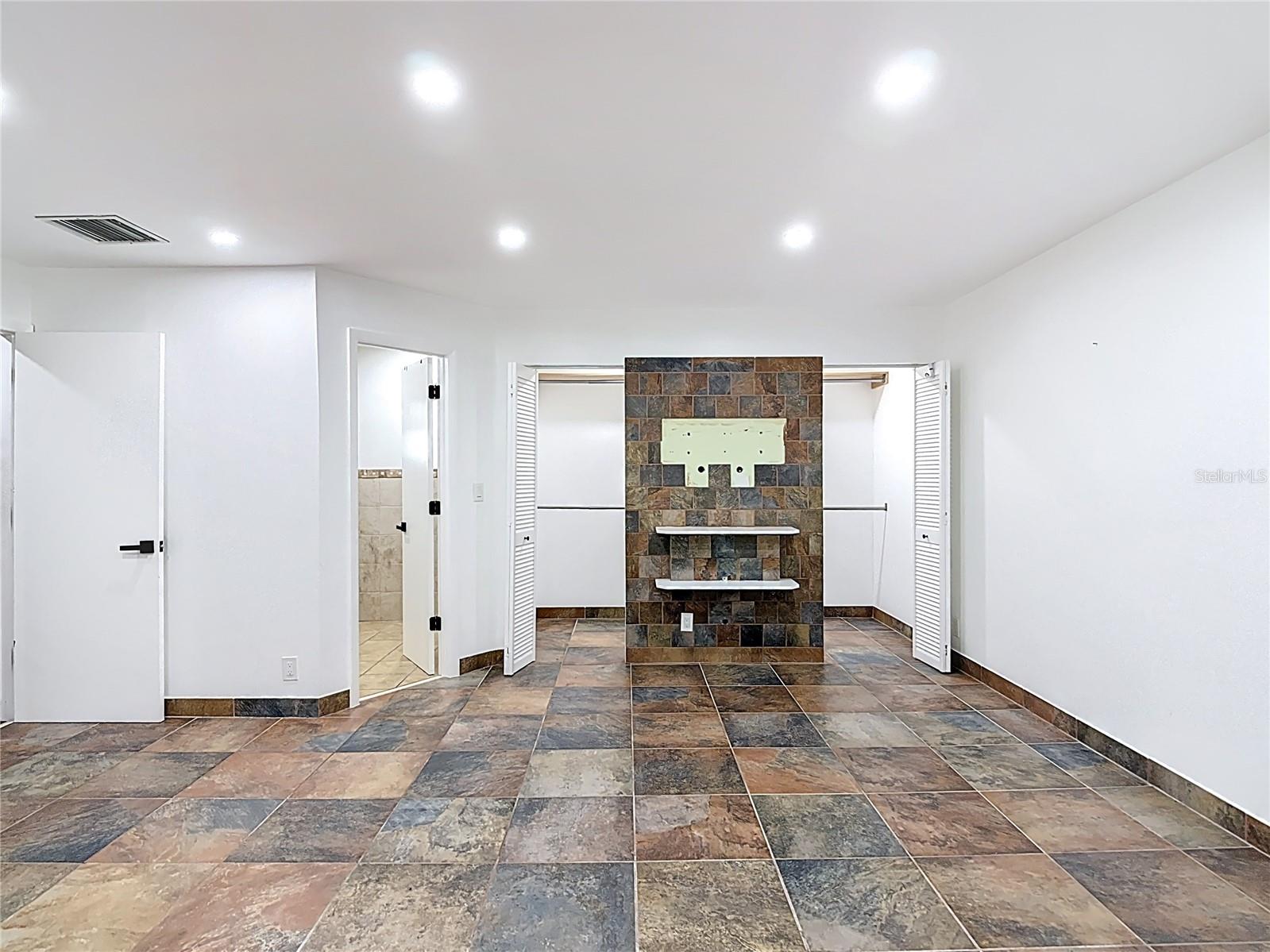Image 40 of 84 For 10227 53rd Court