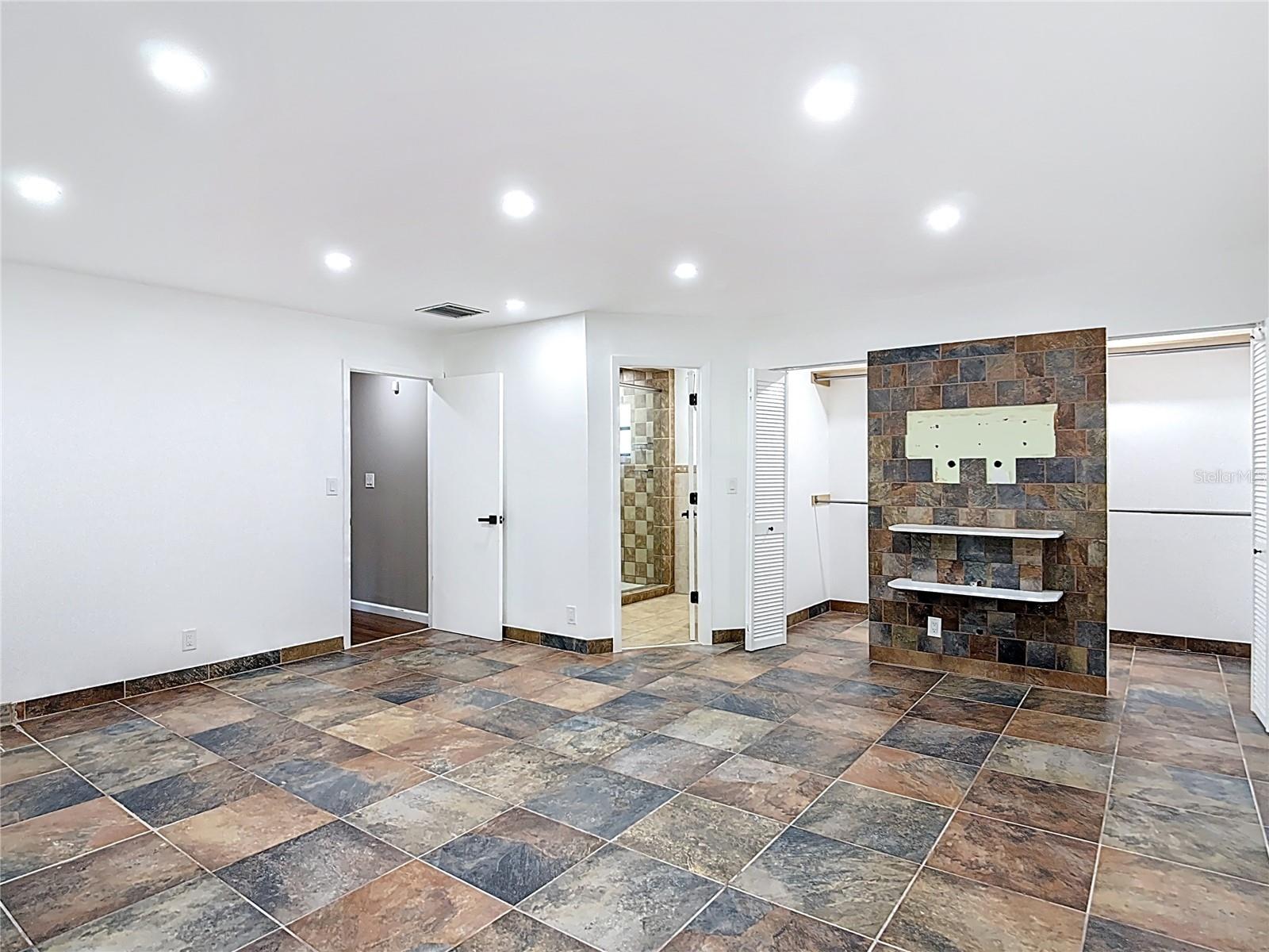 Image 41 of 84 For 10227 53rd Court