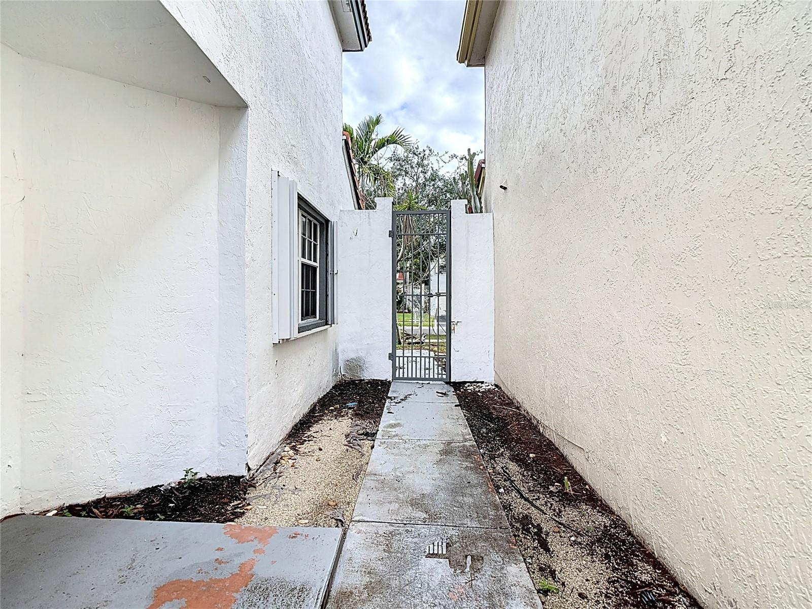 Image 5 of 51 For 10764 Lenox Road