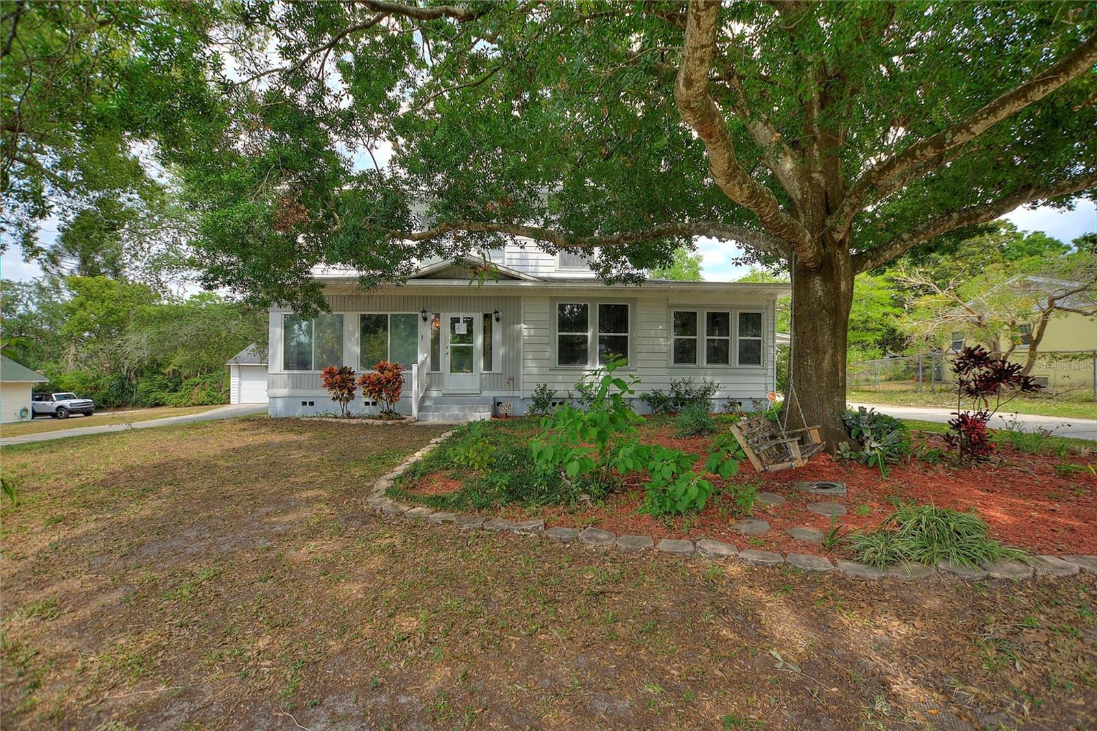 Image 2 of 64 For 716 Franklin Pl
