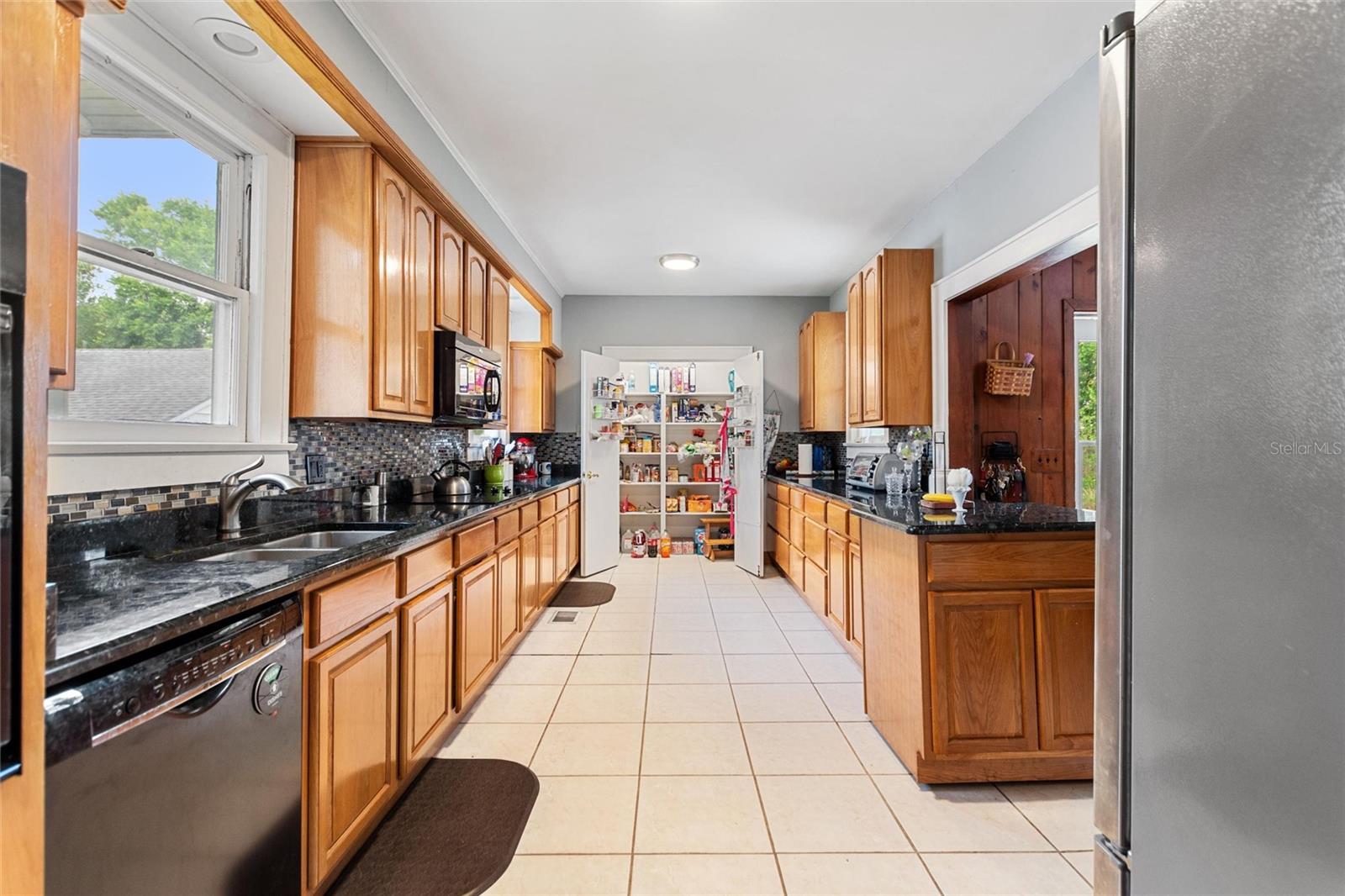Image 36 of 64 For 716 Franklin Pl