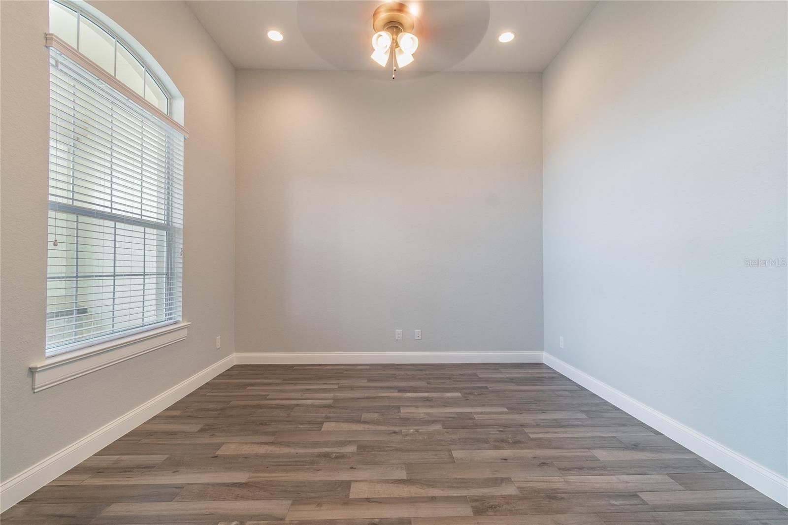 Image 4 of 38 For 6753 Bentridge Dr