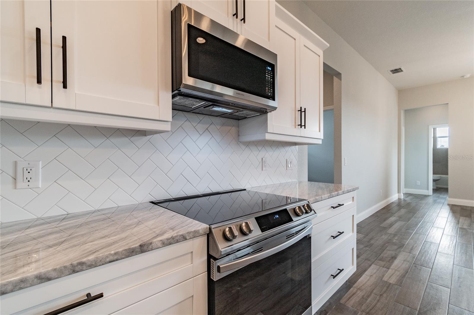 Image 9 of 38 For 6753 Bentridge Dr