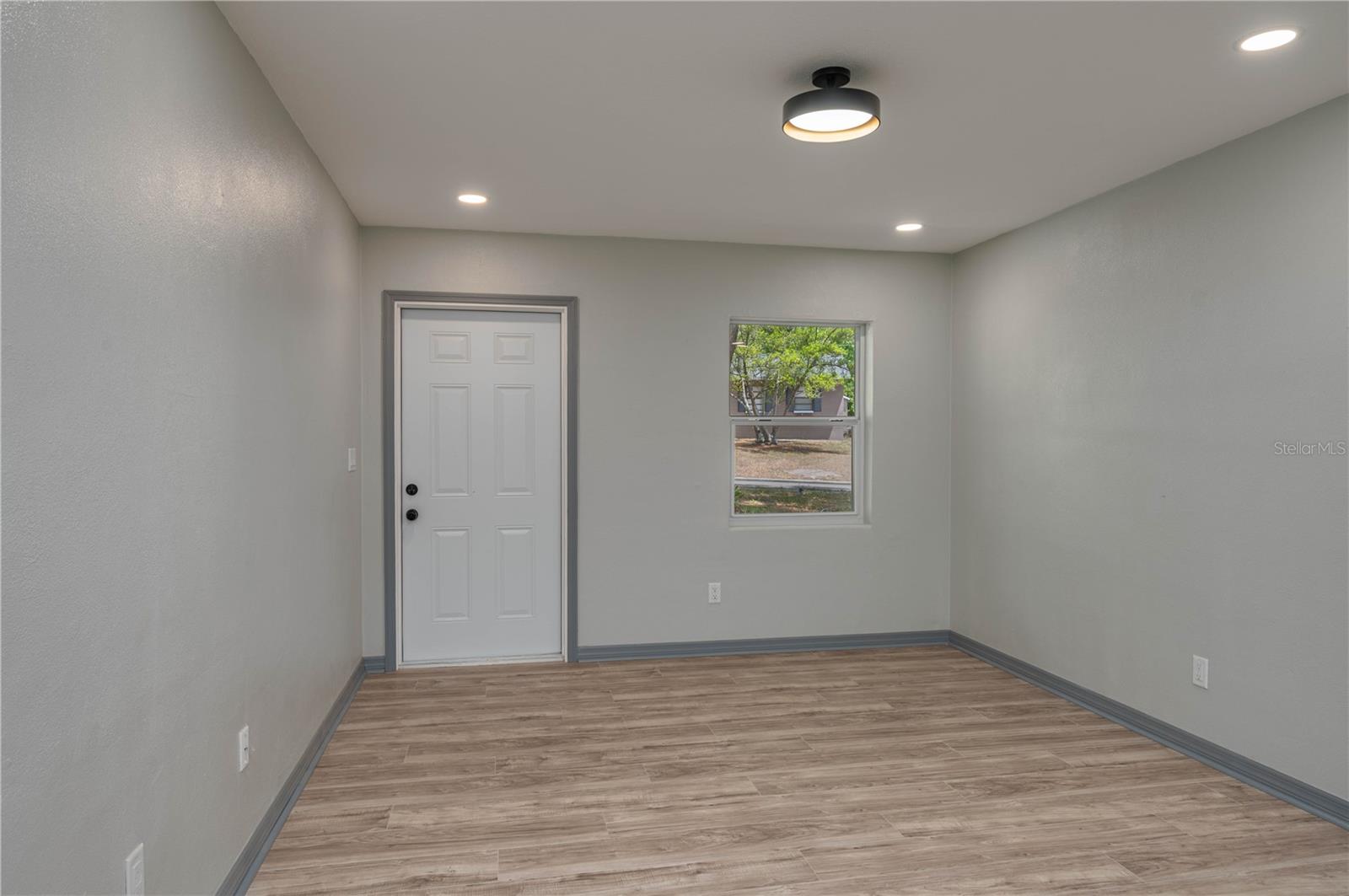 Image 3 of 18 For 315 Eastway Drive