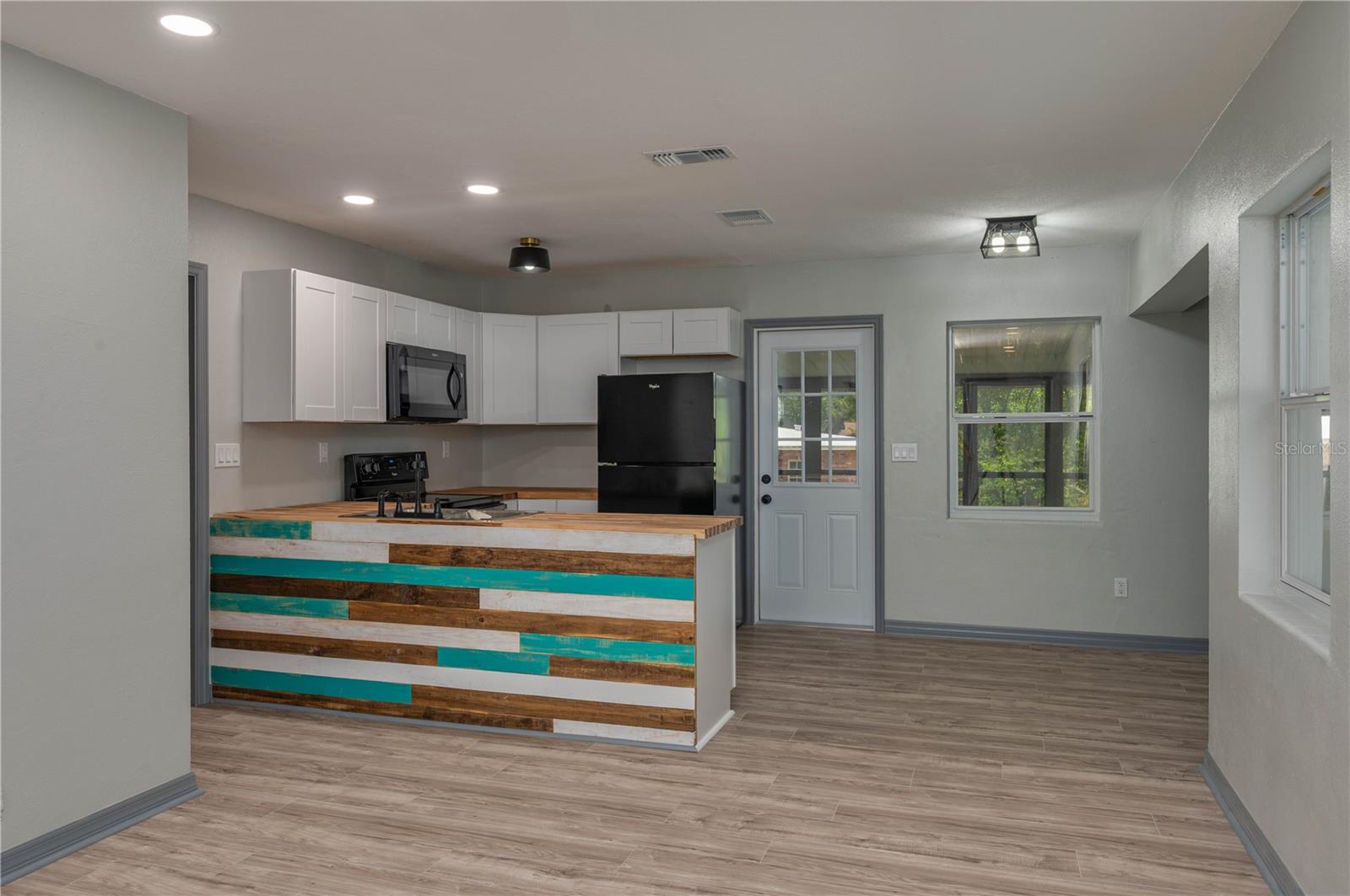 Image 4 of 18 For 315 Eastway Drive