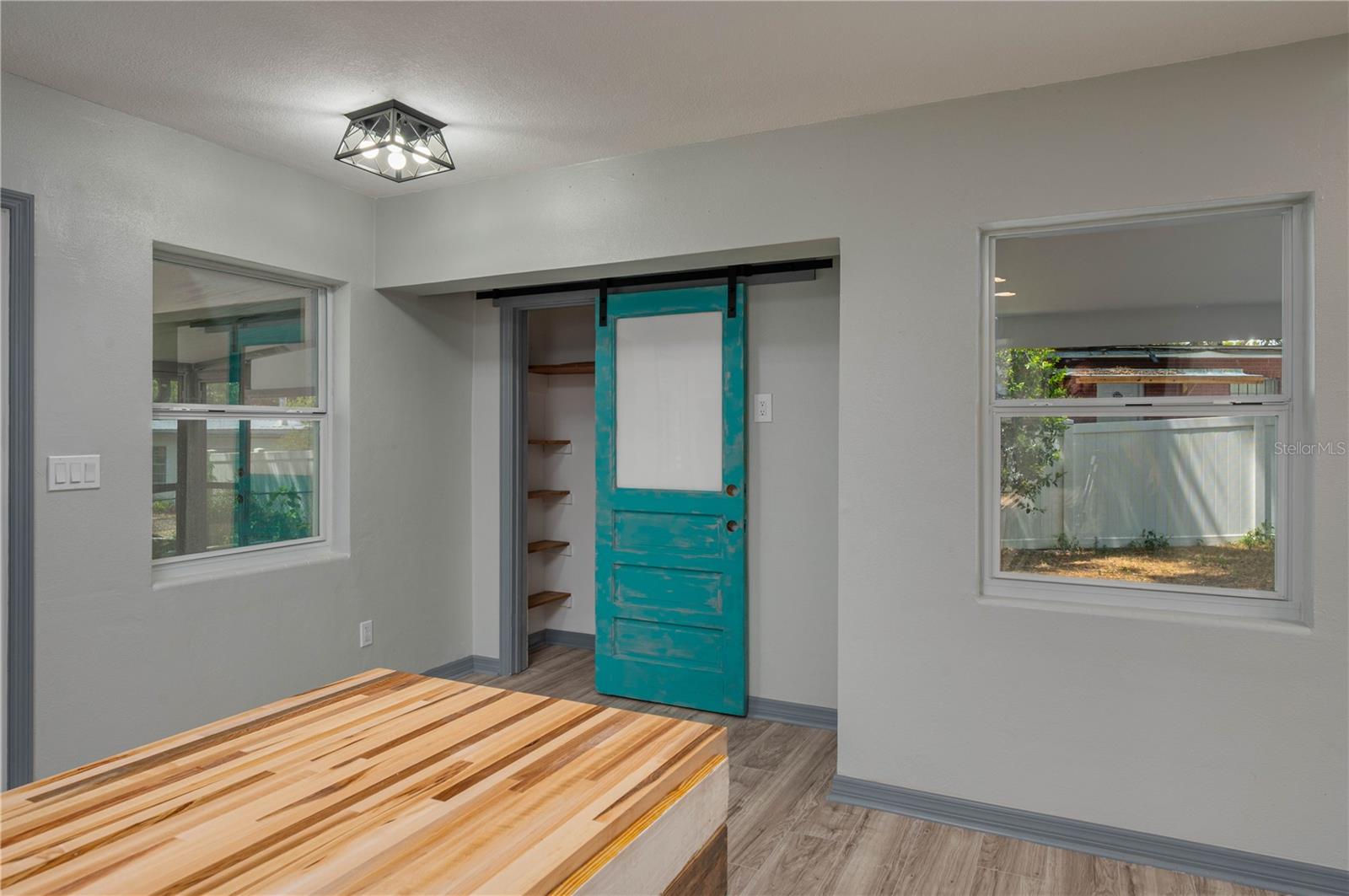 Image 5 of 18 For 315 Eastway Drive