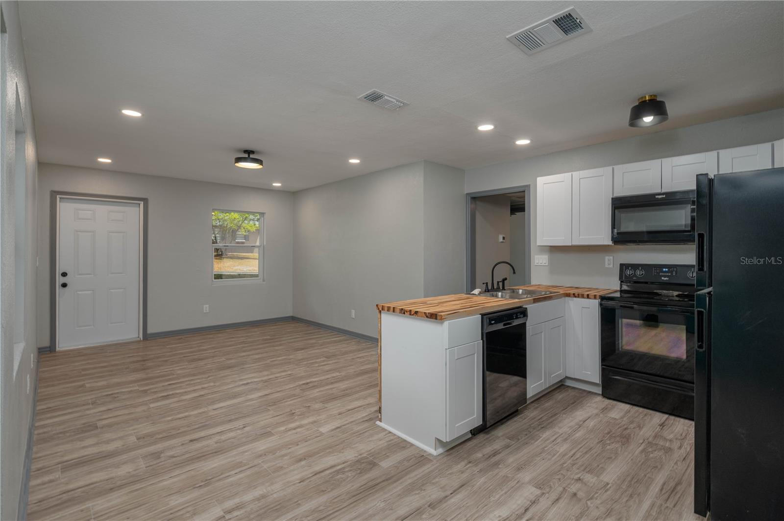 Image 8 of 18 For 315 Eastway Drive