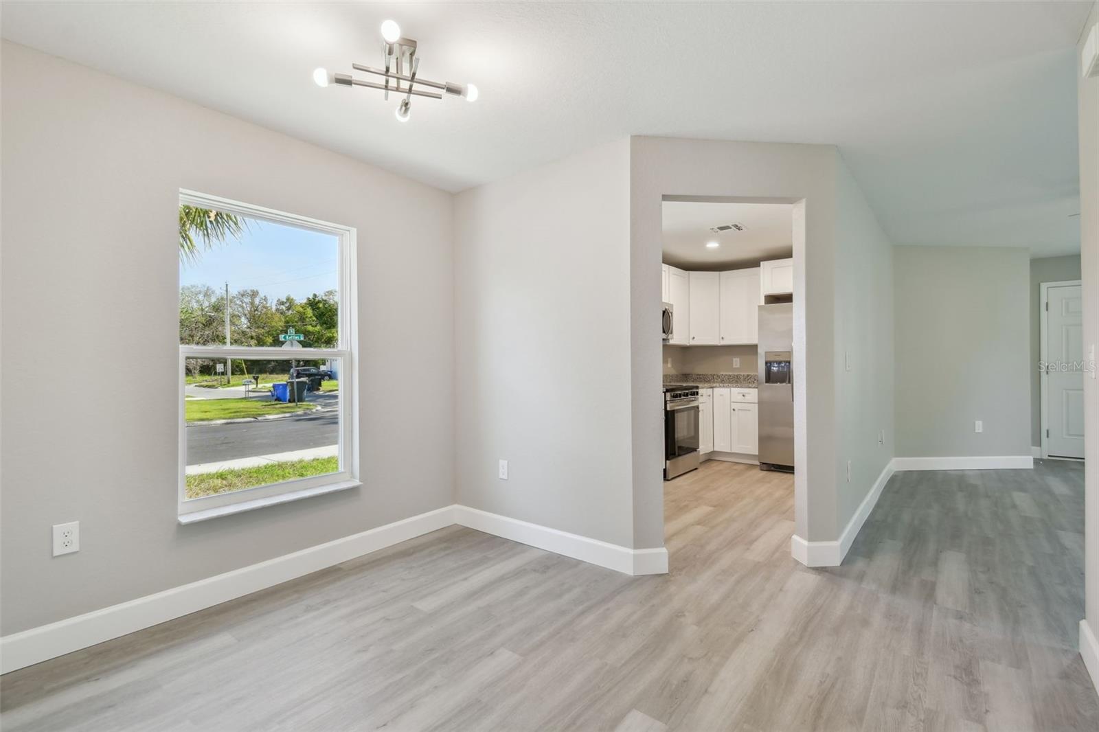 Image 11 of 41 For 629 7th Street W