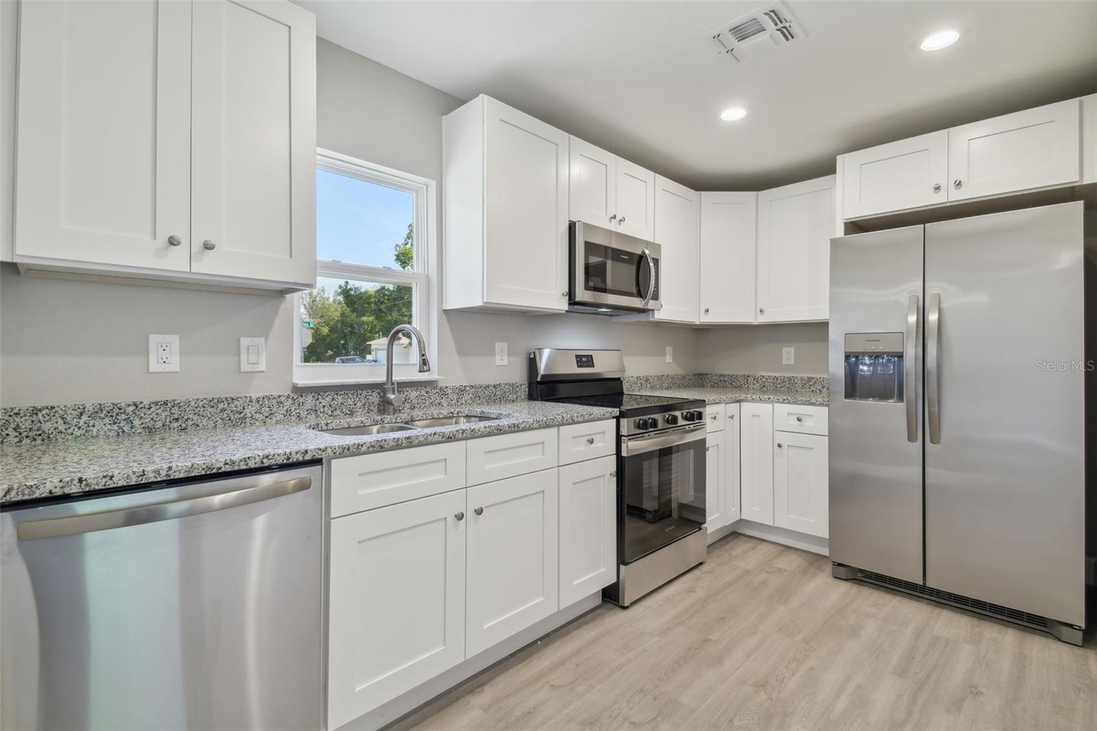Image 14 of 41 For 629 7th Street W