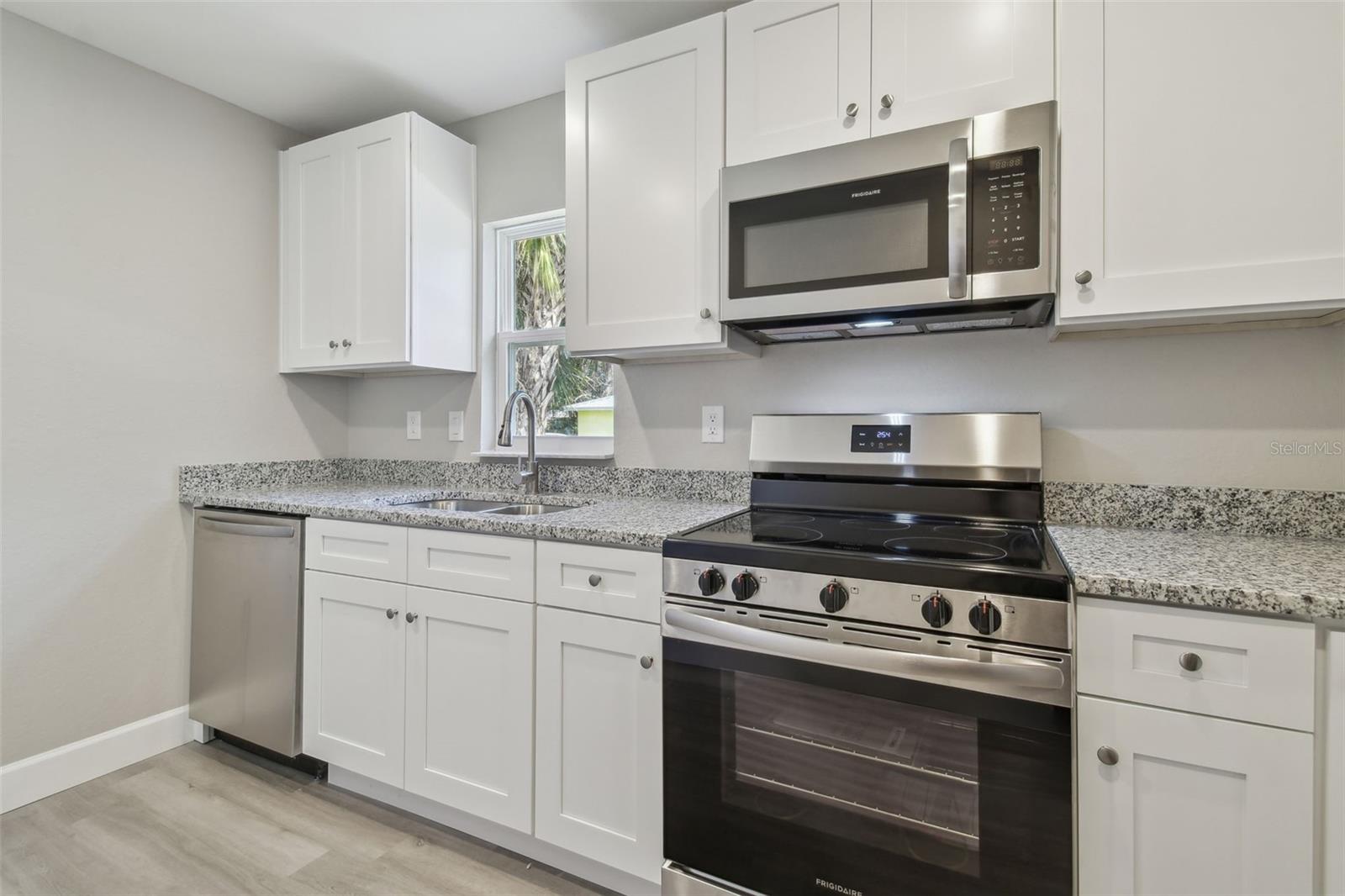 Image 16 of 41 For 629 7th Street W