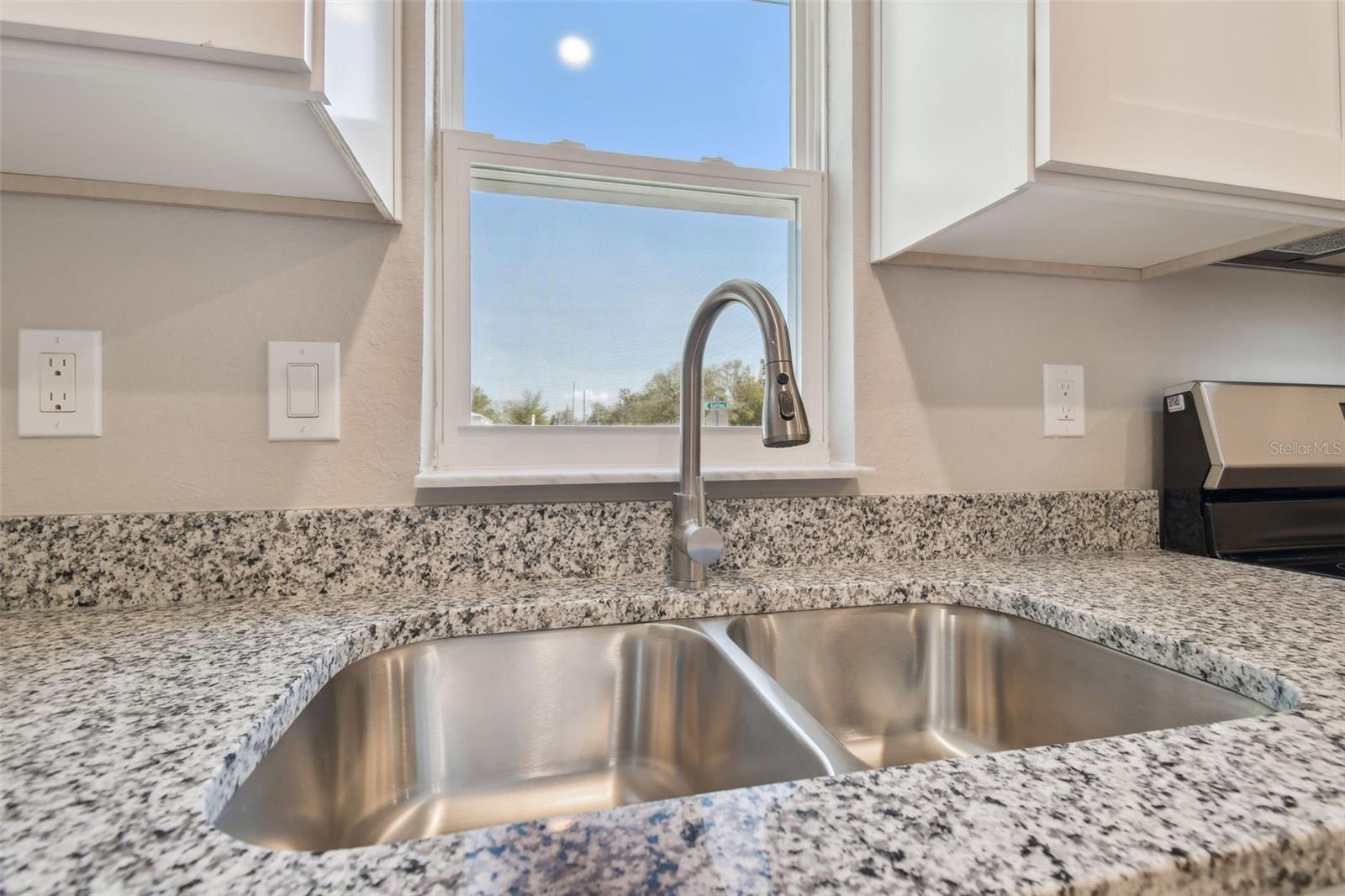 Image 17 of 41 For 629 7th Street W