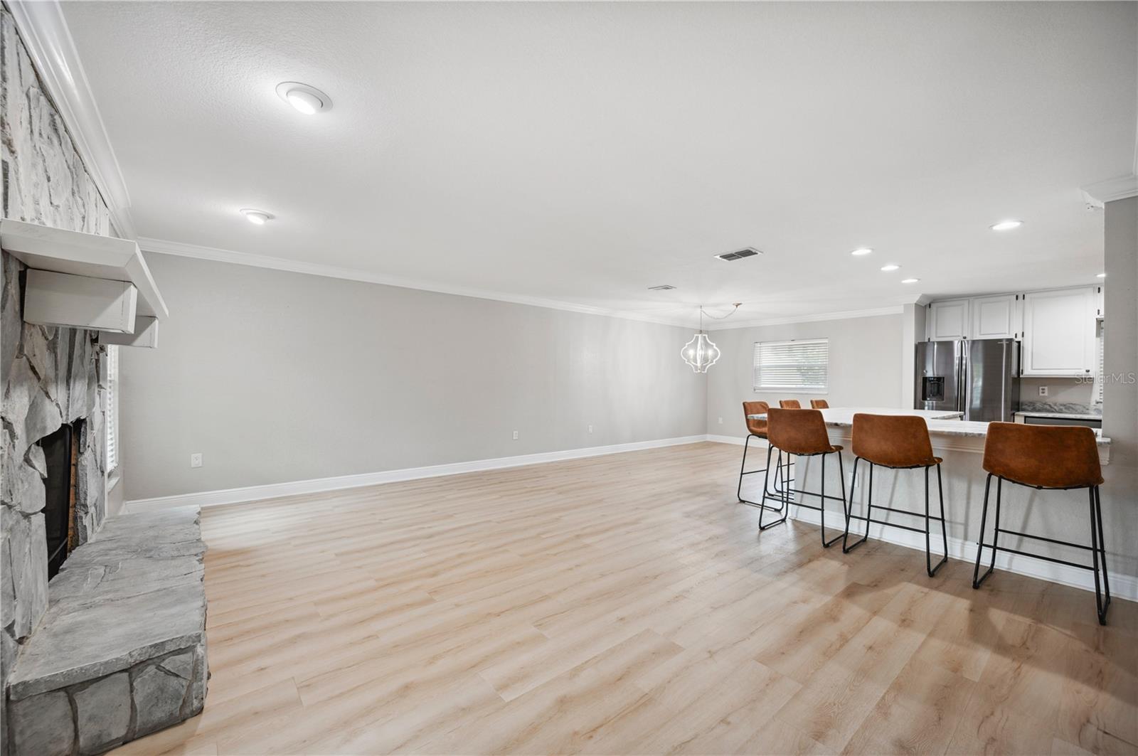 Image 4 of 24 For 707 Laurel Pointe Court