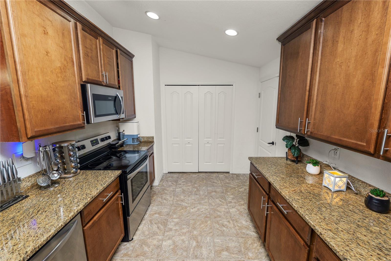 Image 6 of 26 For 1825 Wallace Manor Lane
