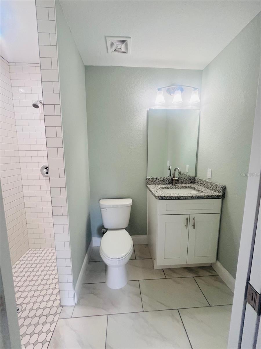 Listing photo id 9 for 2220 Lanier Street