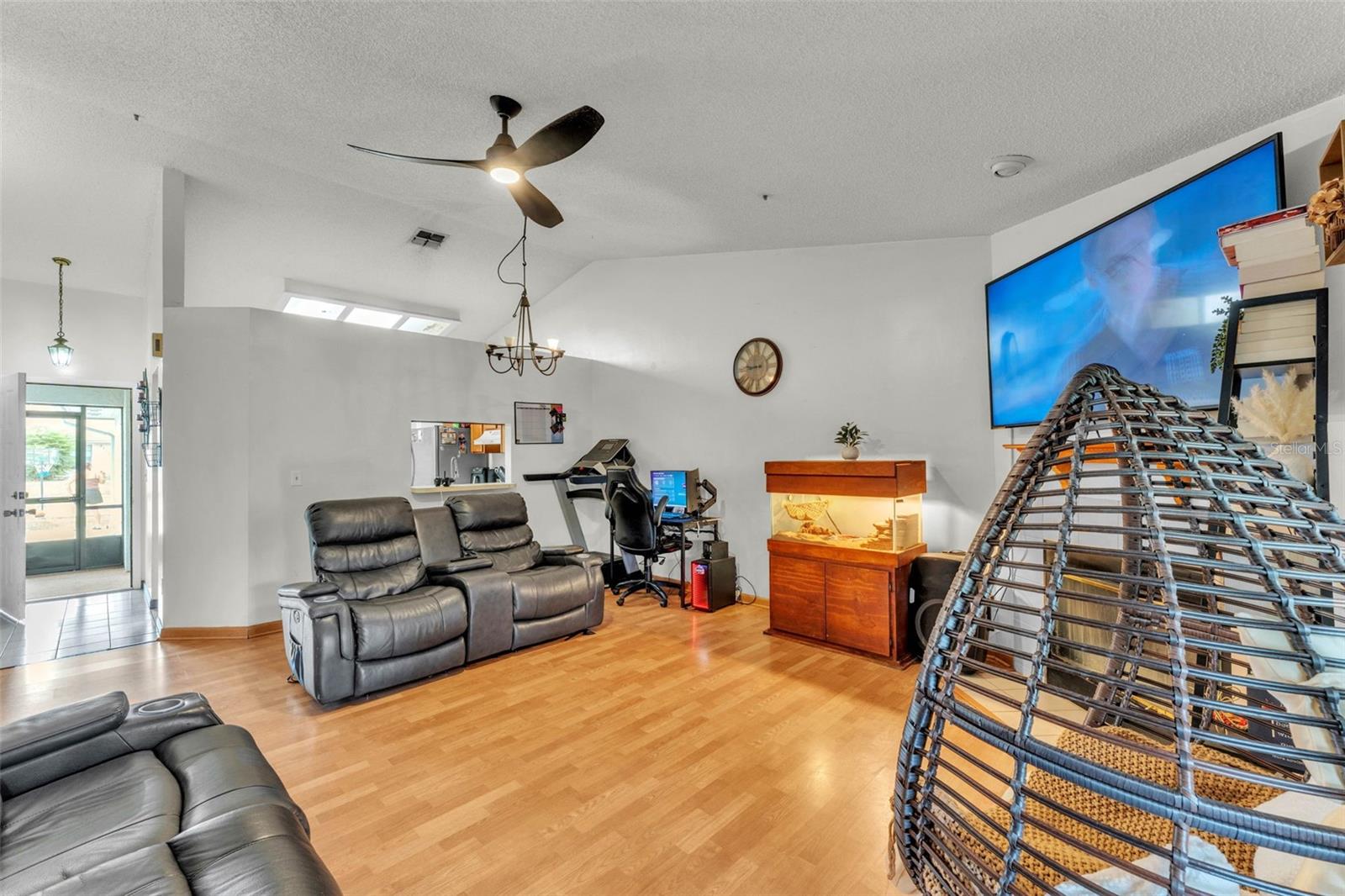 Image 10 of 36 For 2526 Fabry Circle