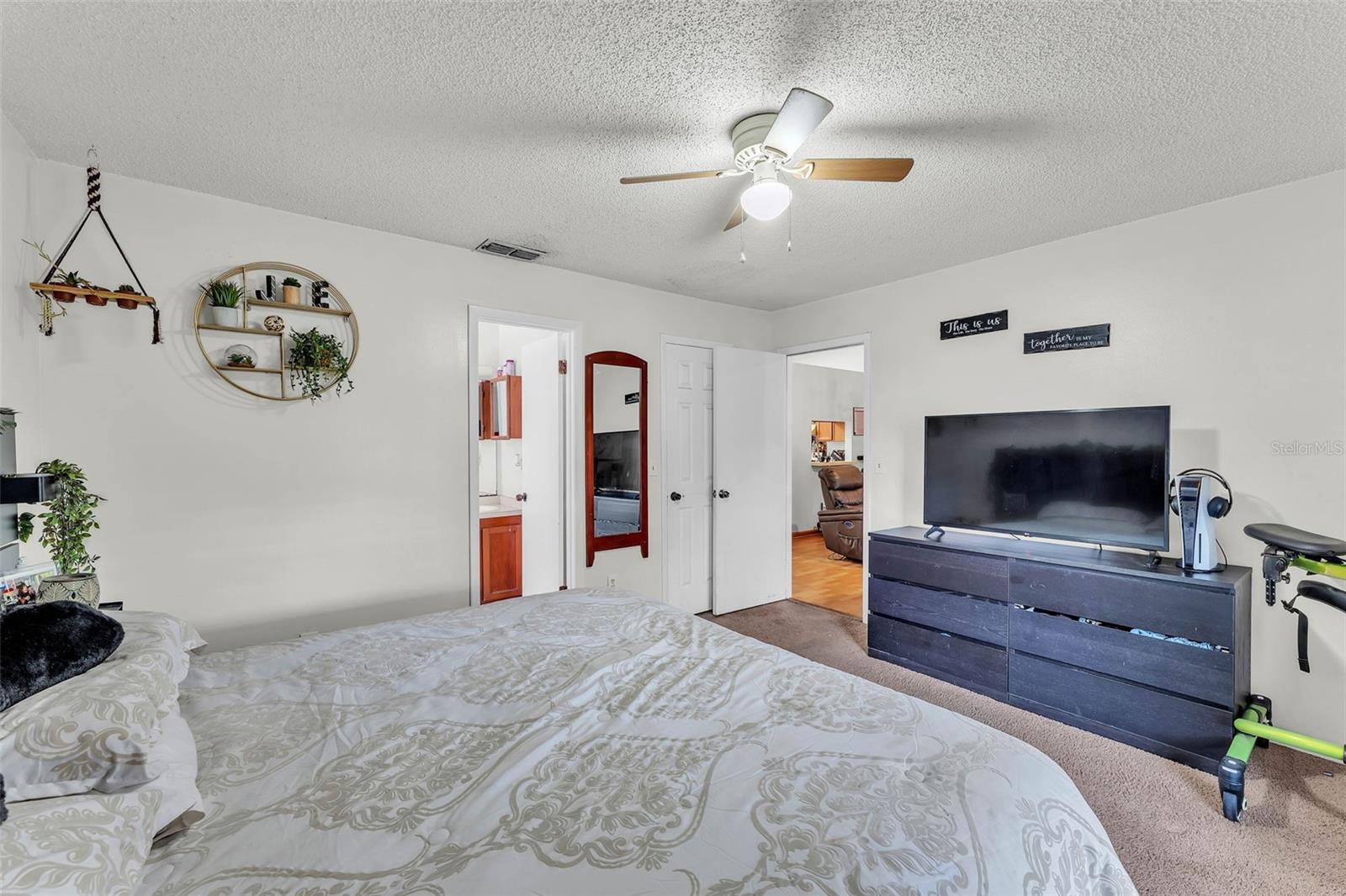 Image 18 of 36 For 2526 Fabry Circle