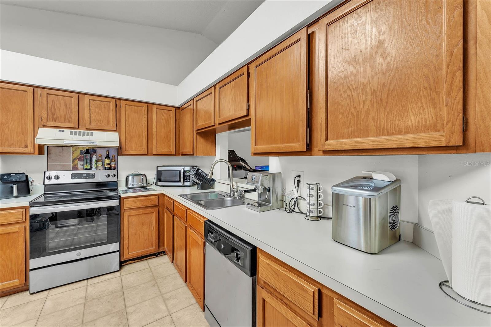 Image 5 of 36 For 2526 Fabry Circle