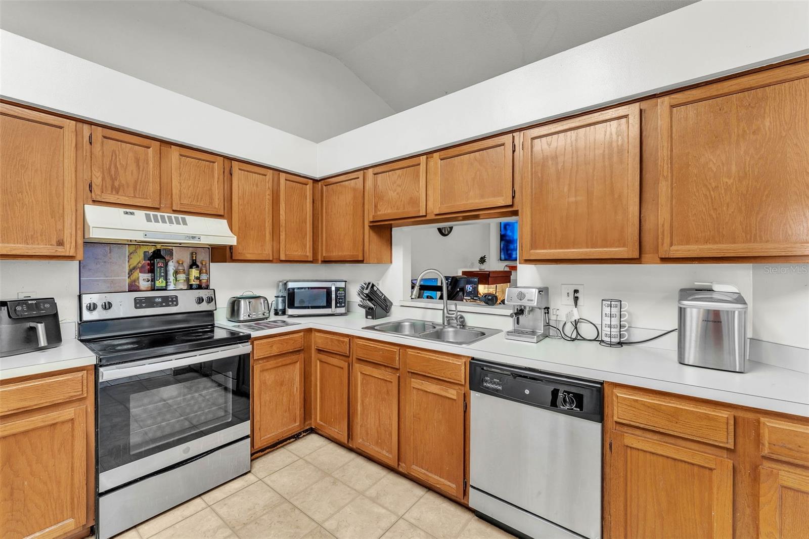 Image 7 of 36 For 2526 Fabry Circle