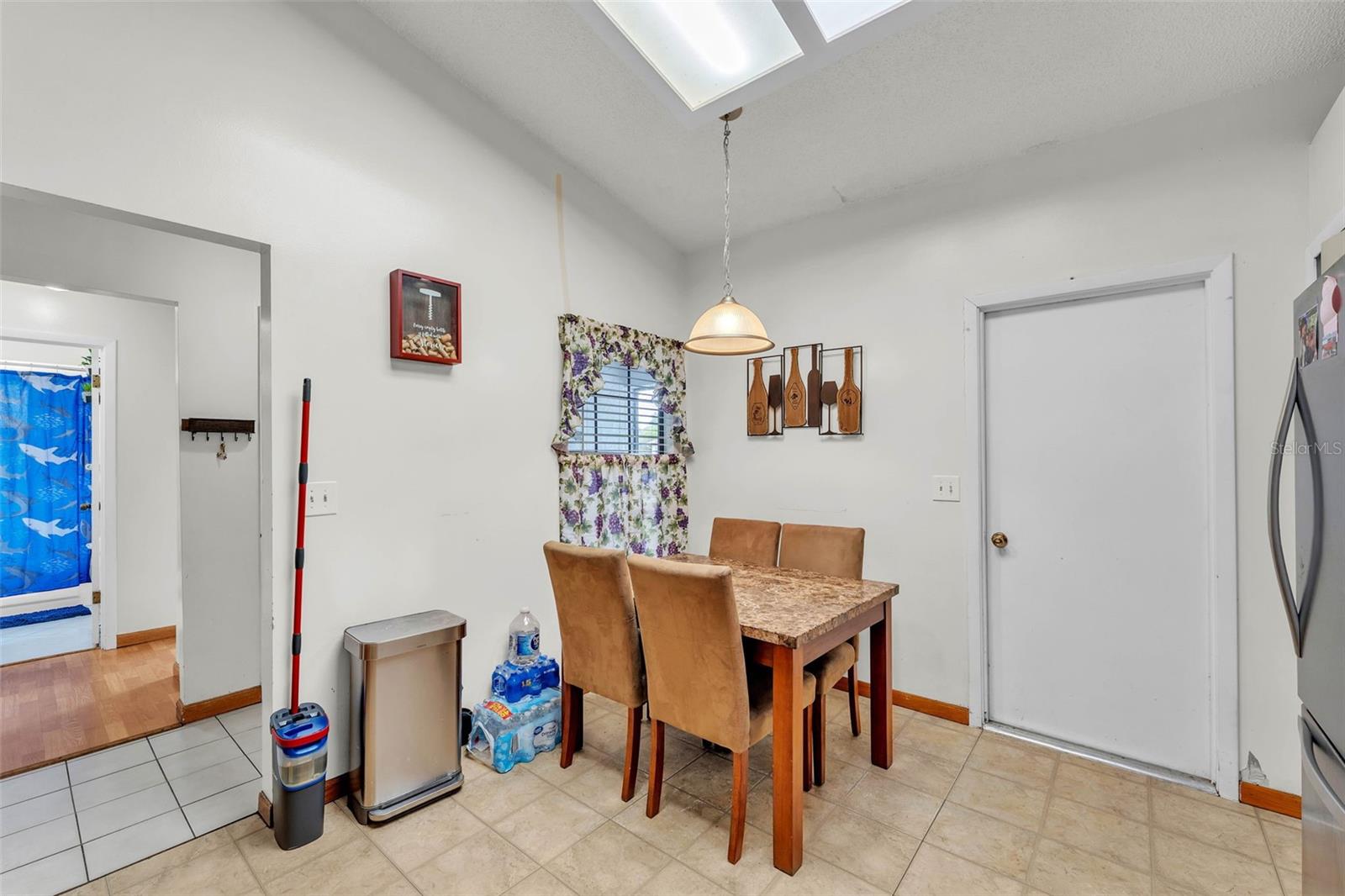 Image 8 of 36 For 2526 Fabry Circle
