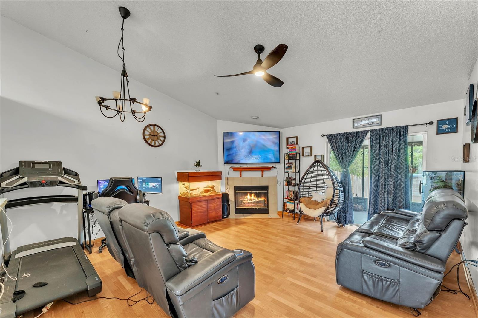 Image 9 of 36 For 2526 Fabry Circle