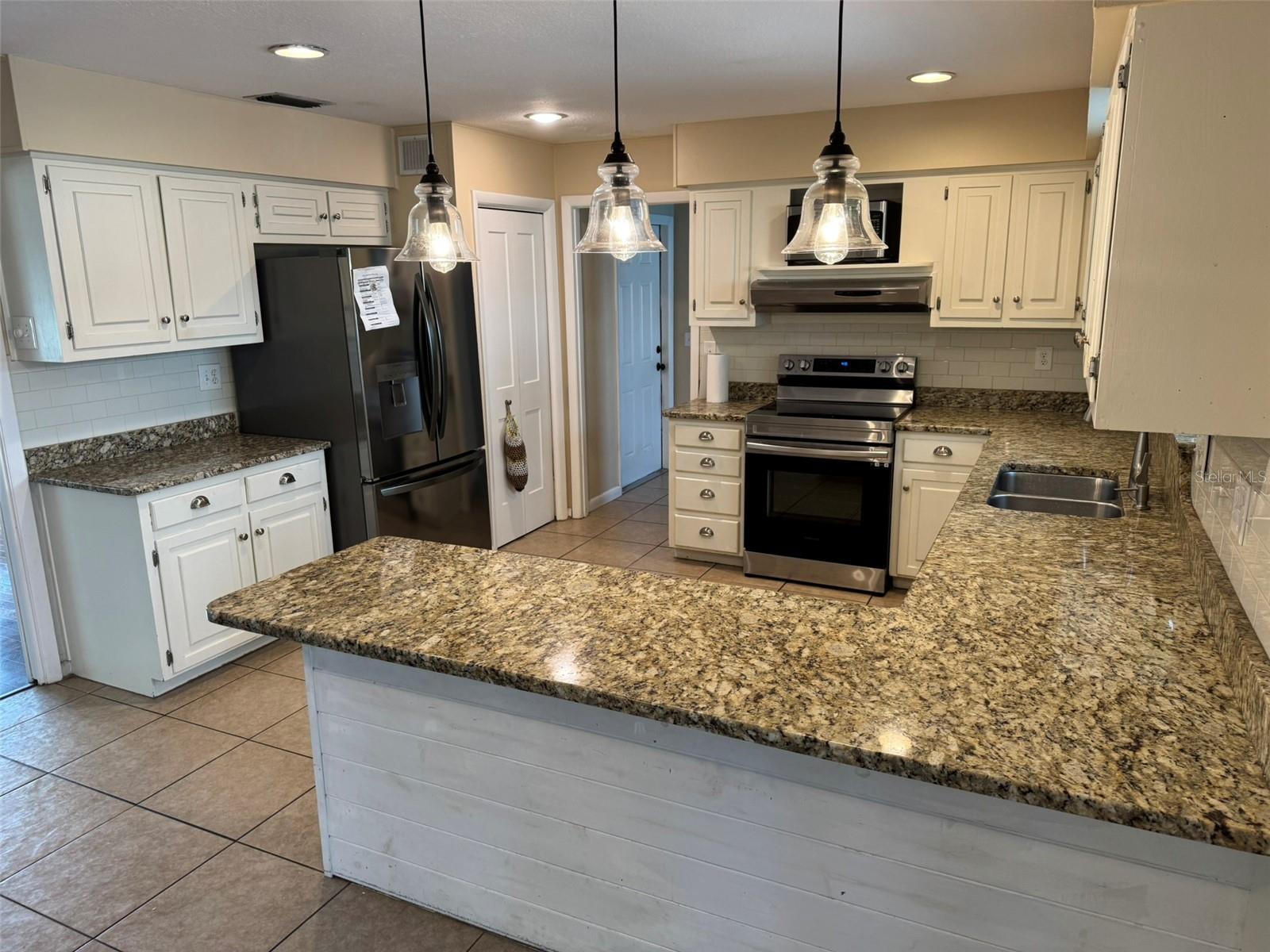 Image 18 of 39 For 5604 Stratford Lane