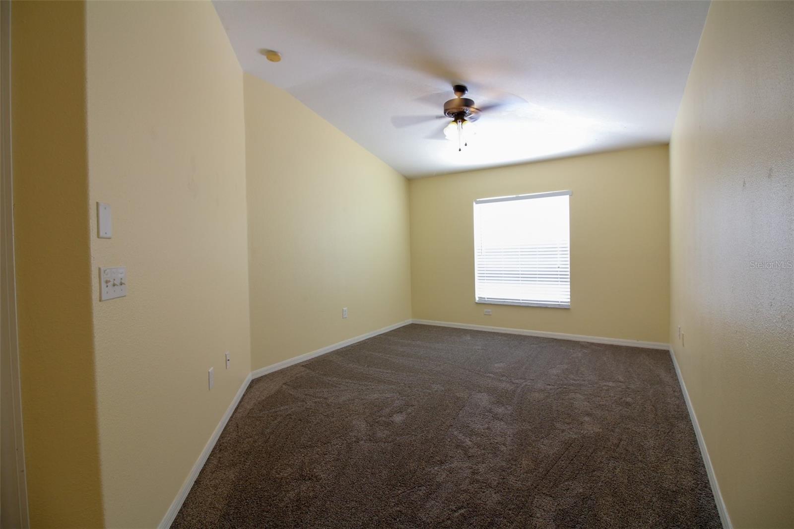 Image 11 of 25 For 1702 Holton Road