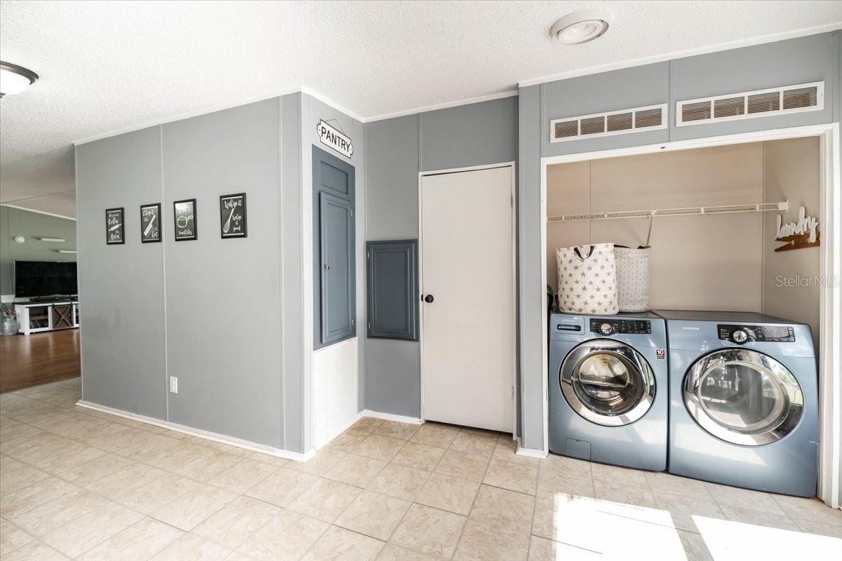 Image 11 of 36 For 5339 Meadow Grove Trail