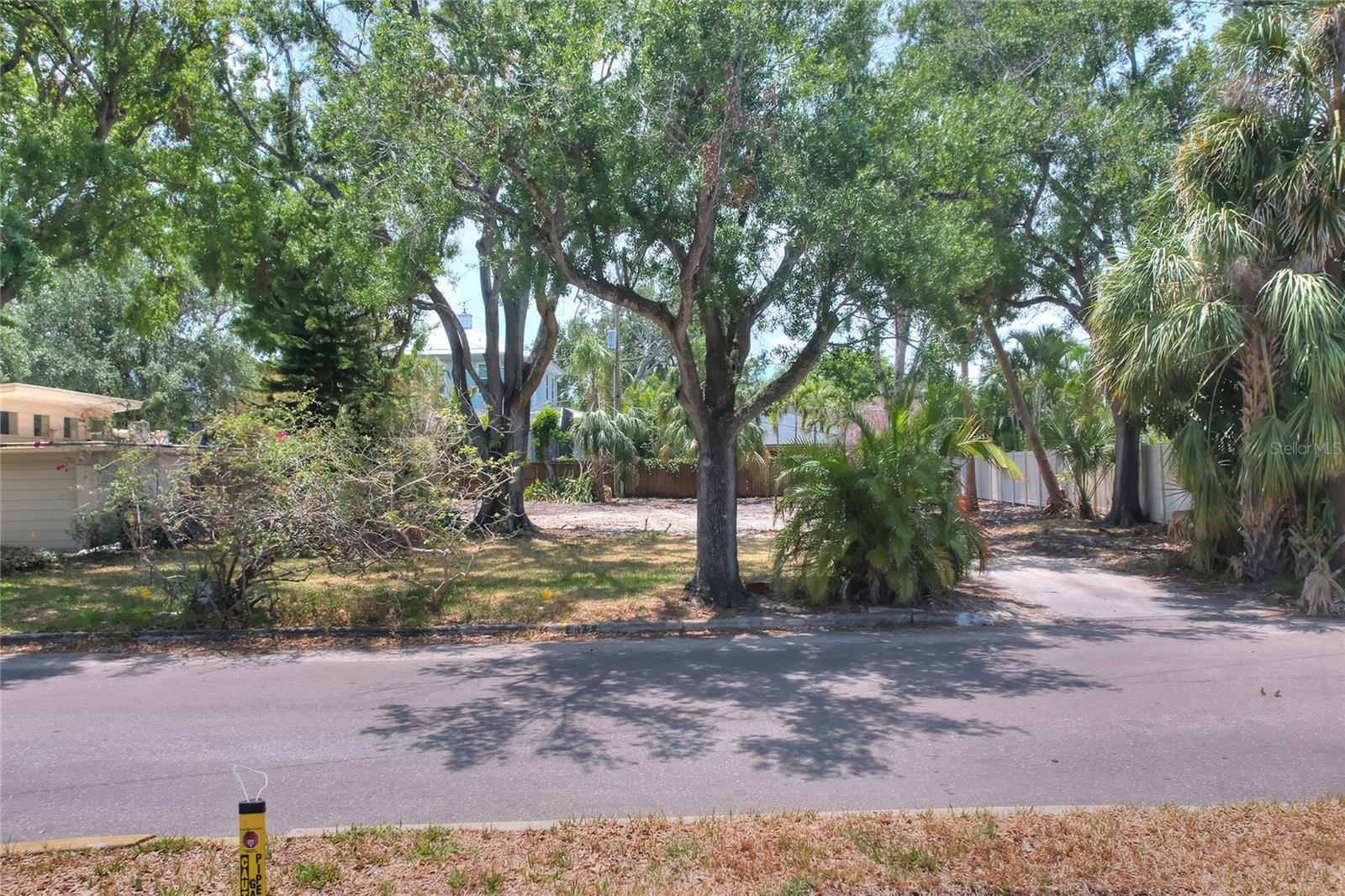 Image 17 of 23 For 572 Marmora Avenue