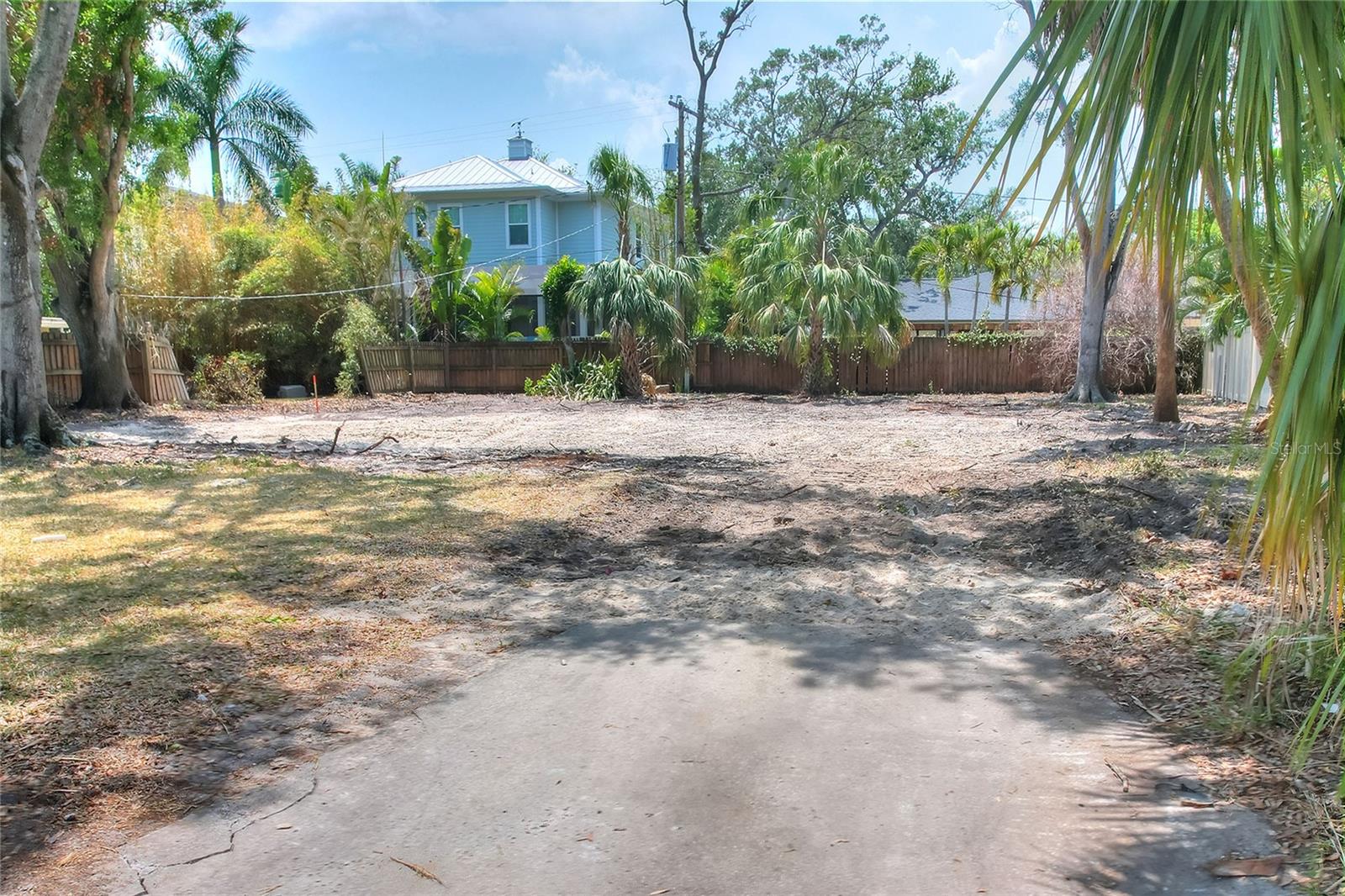 Image 19 of 23 For 572 Marmora Avenue
