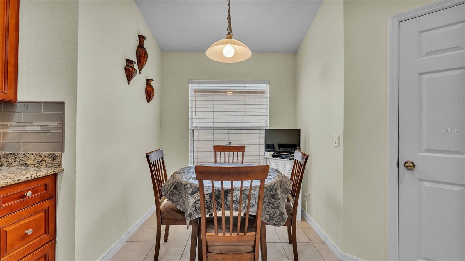 Image 11 of 40 For 506 Henley Circle