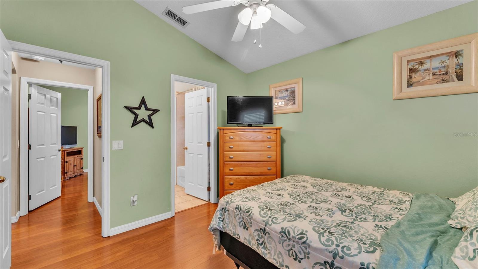 Image 28 of 40 For 506 Henley Circle