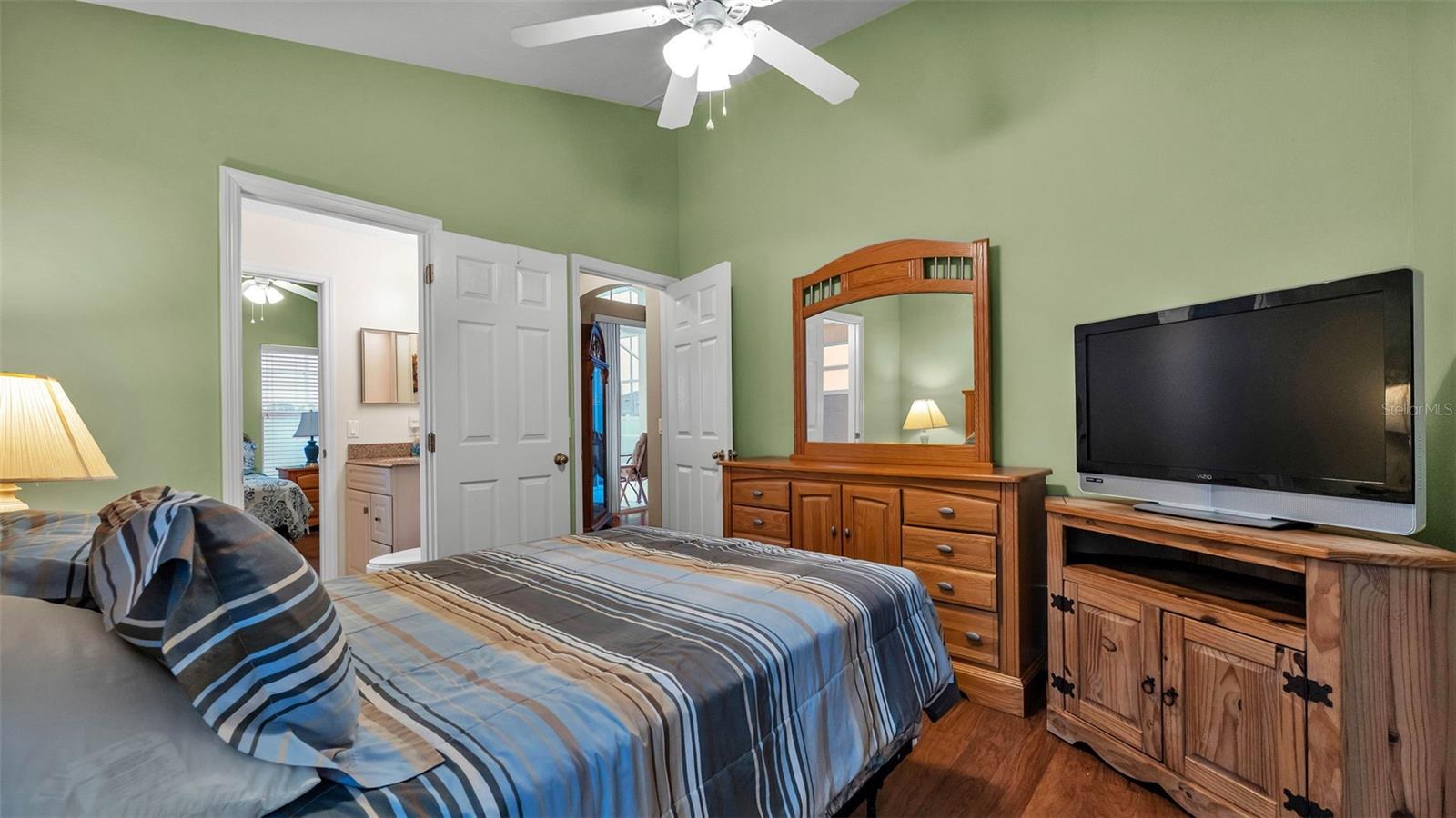Image 33 of 40 For 506 Henley Circle