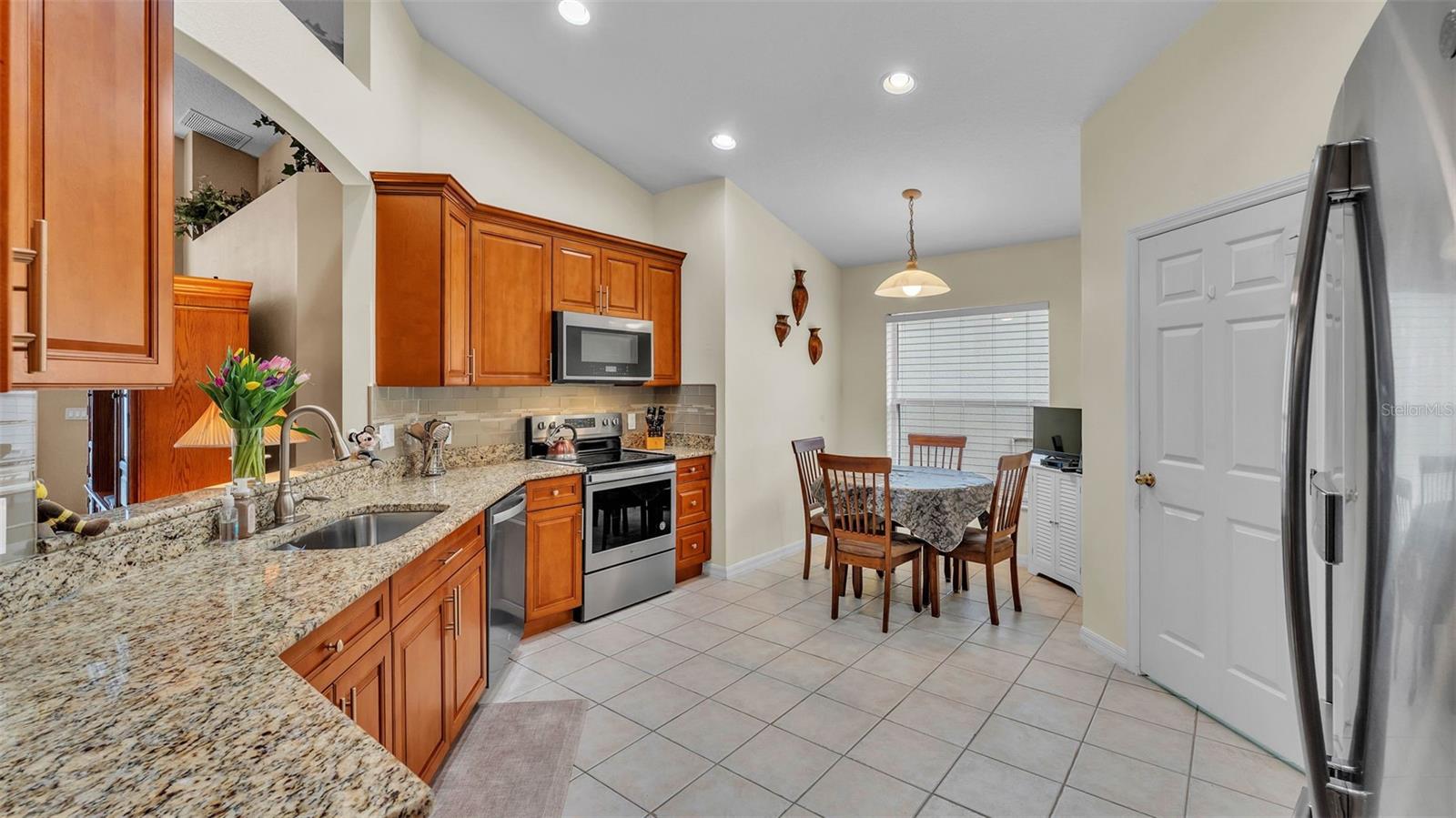 Image 7 of 40 For 506 Henley Circle