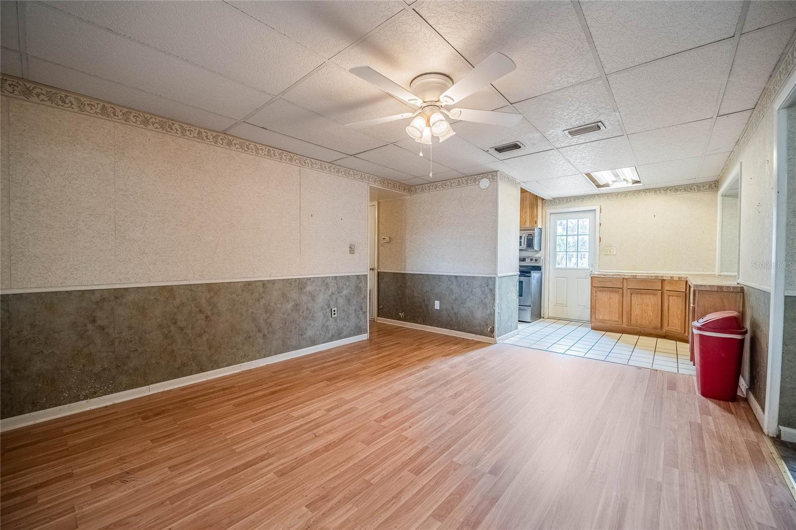 Image 13 of 34 For 415 Manor Drive