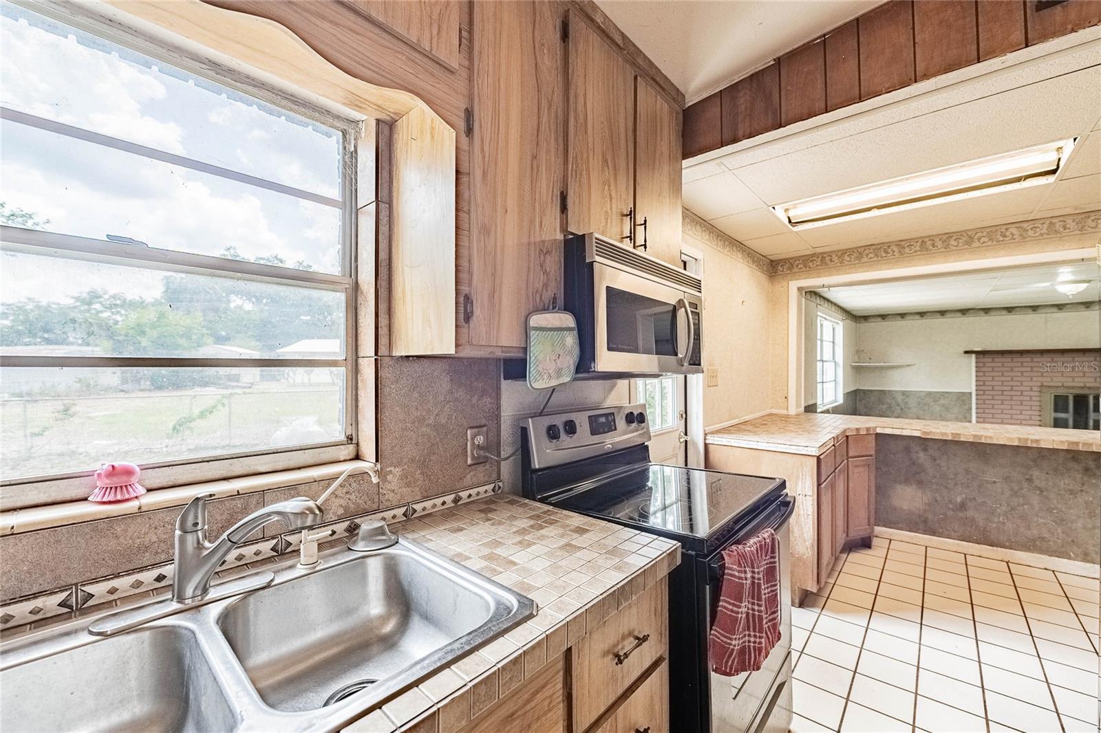 Image 18 of 34 For 415 Manor Drive