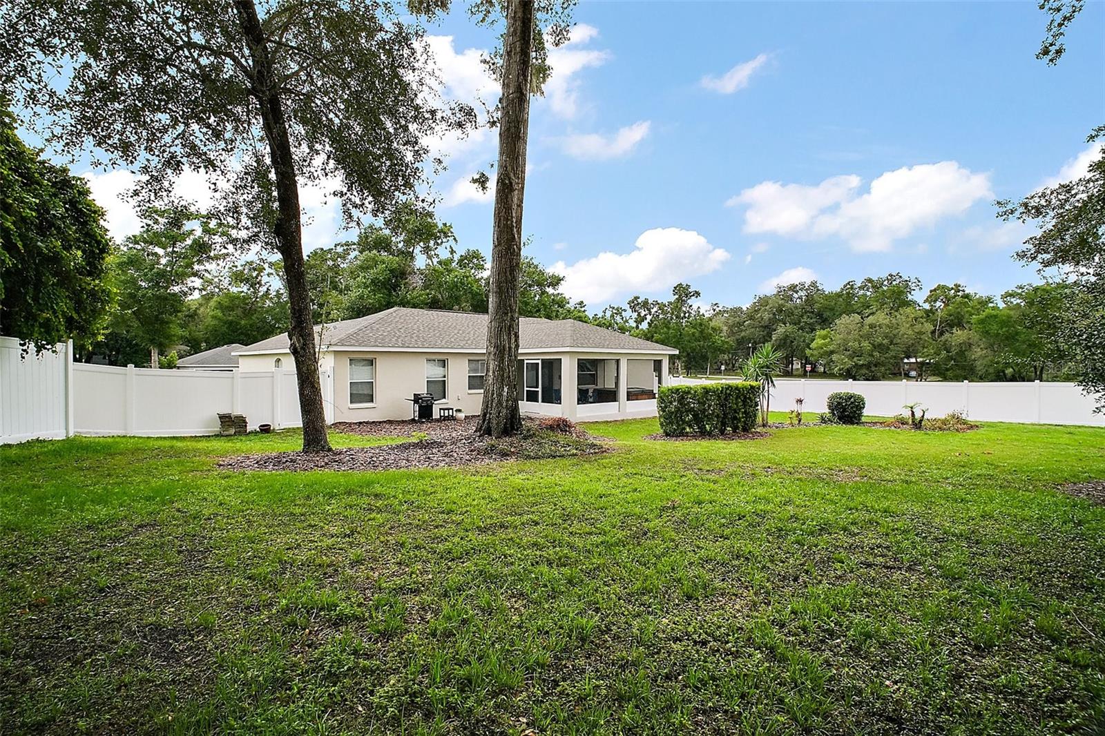 Image 8 of 28 For 305 Woods Landing Drive