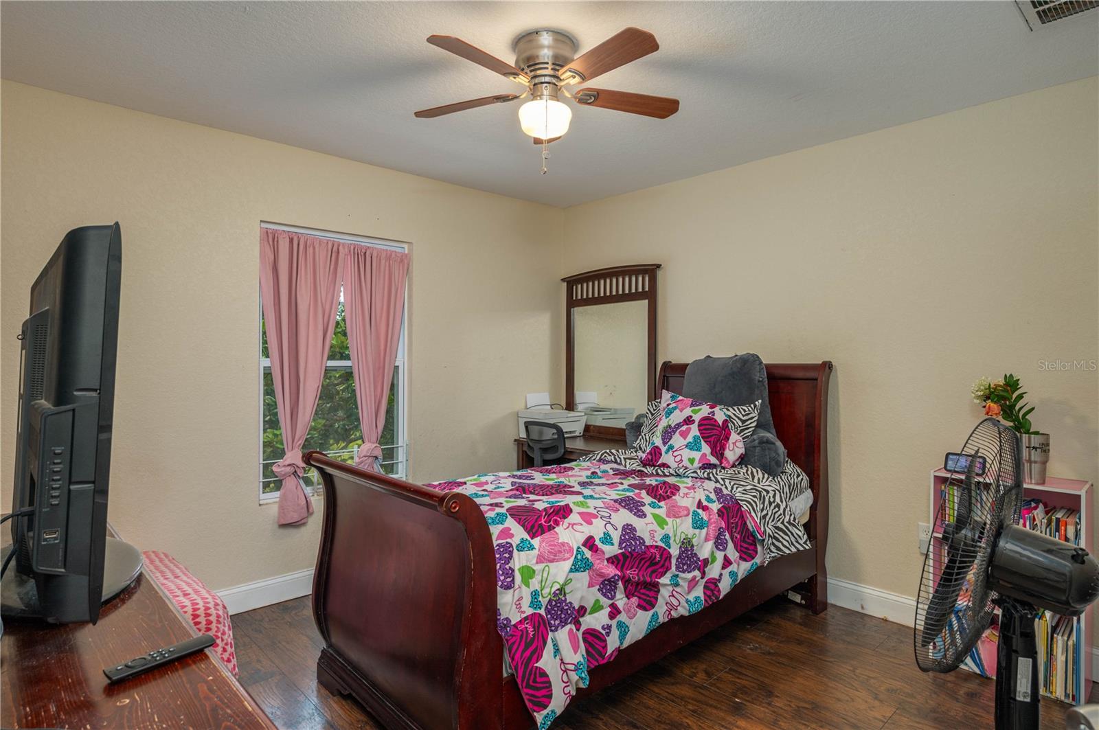 Image 12 of 20 For 1105 Watersedge Drive
