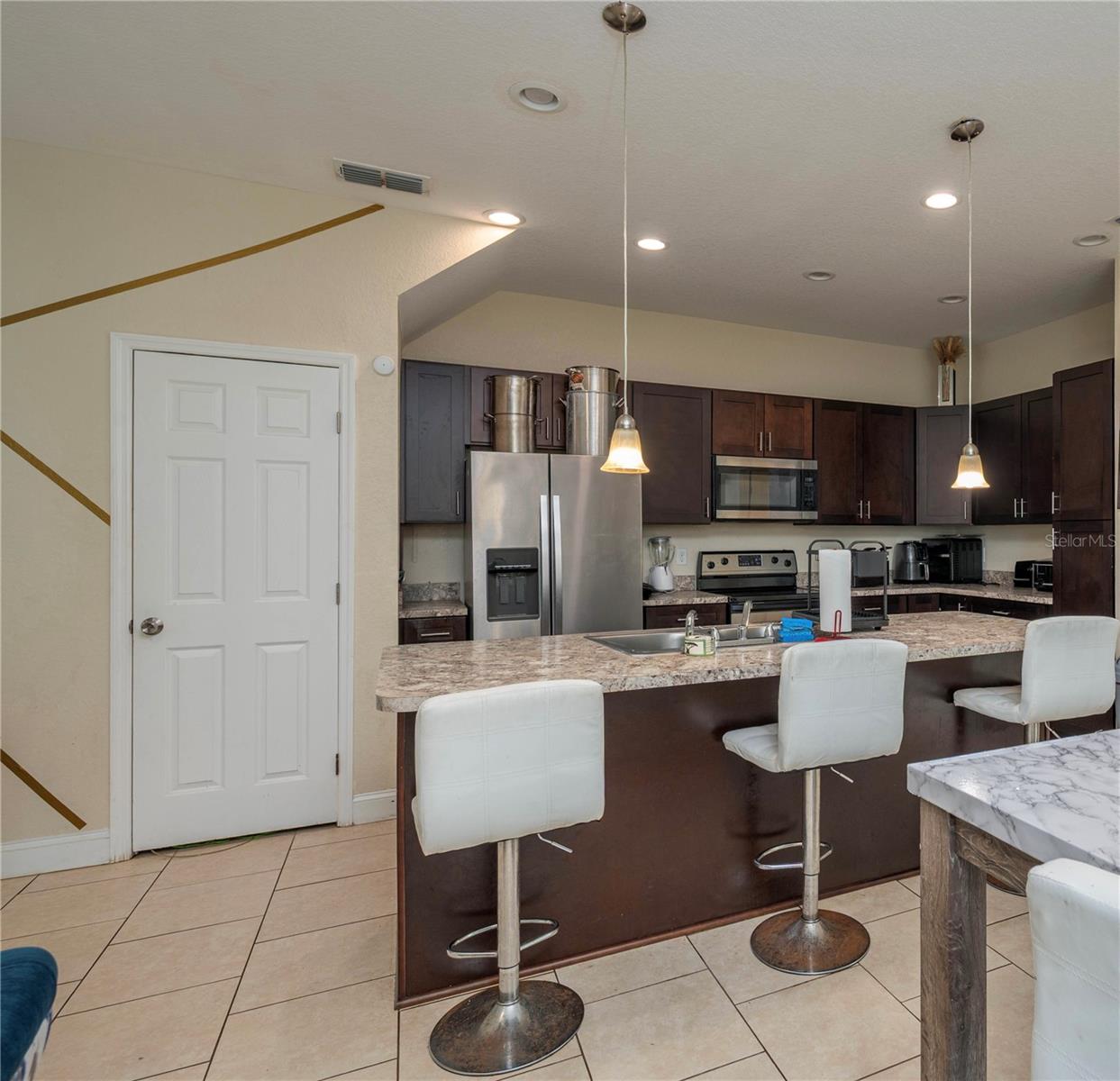 Image 3 of 20 For 1105 Watersedge Drive