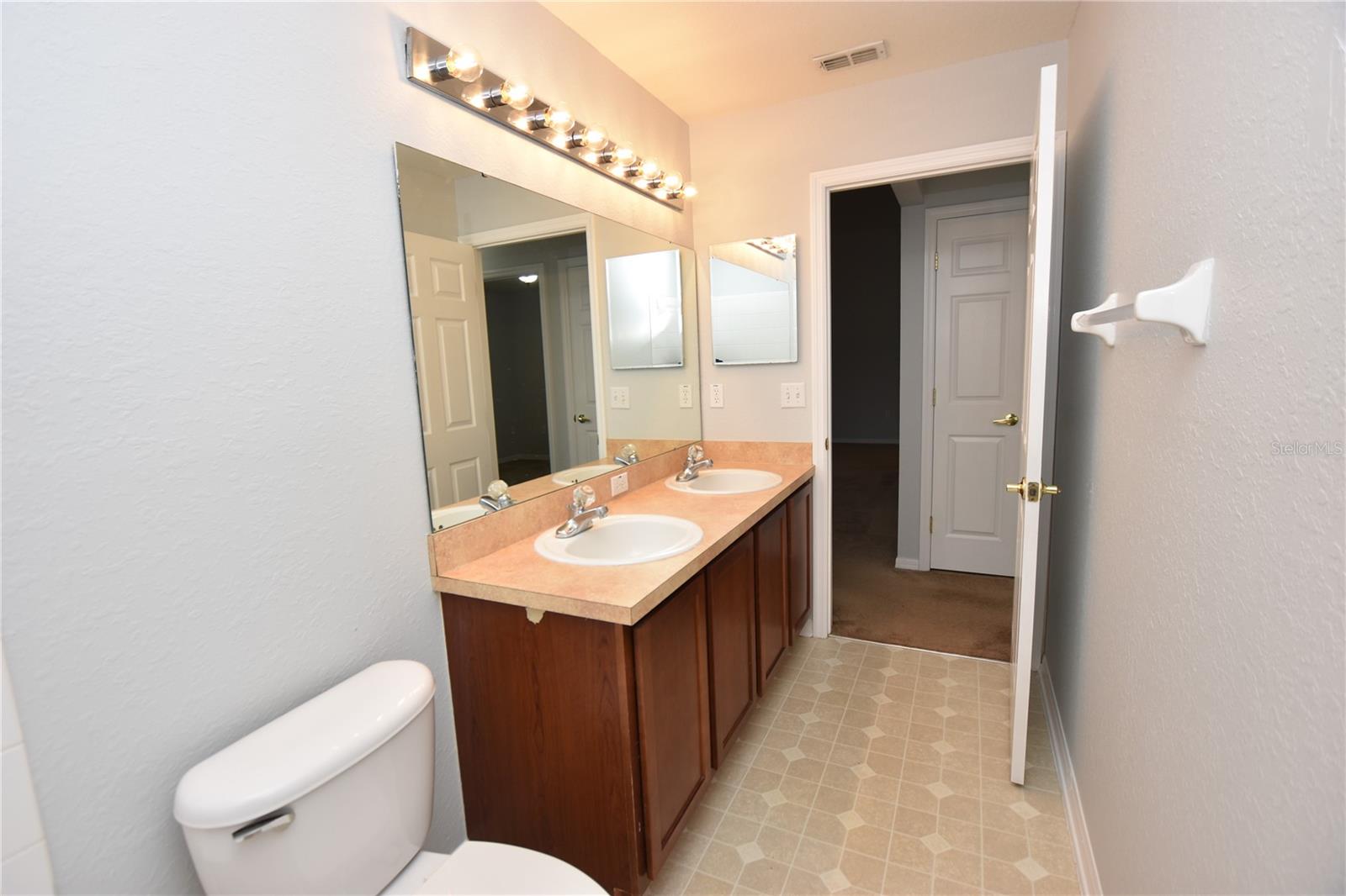 Image 20 of 31 For 1615 Laurel Meadows Drive