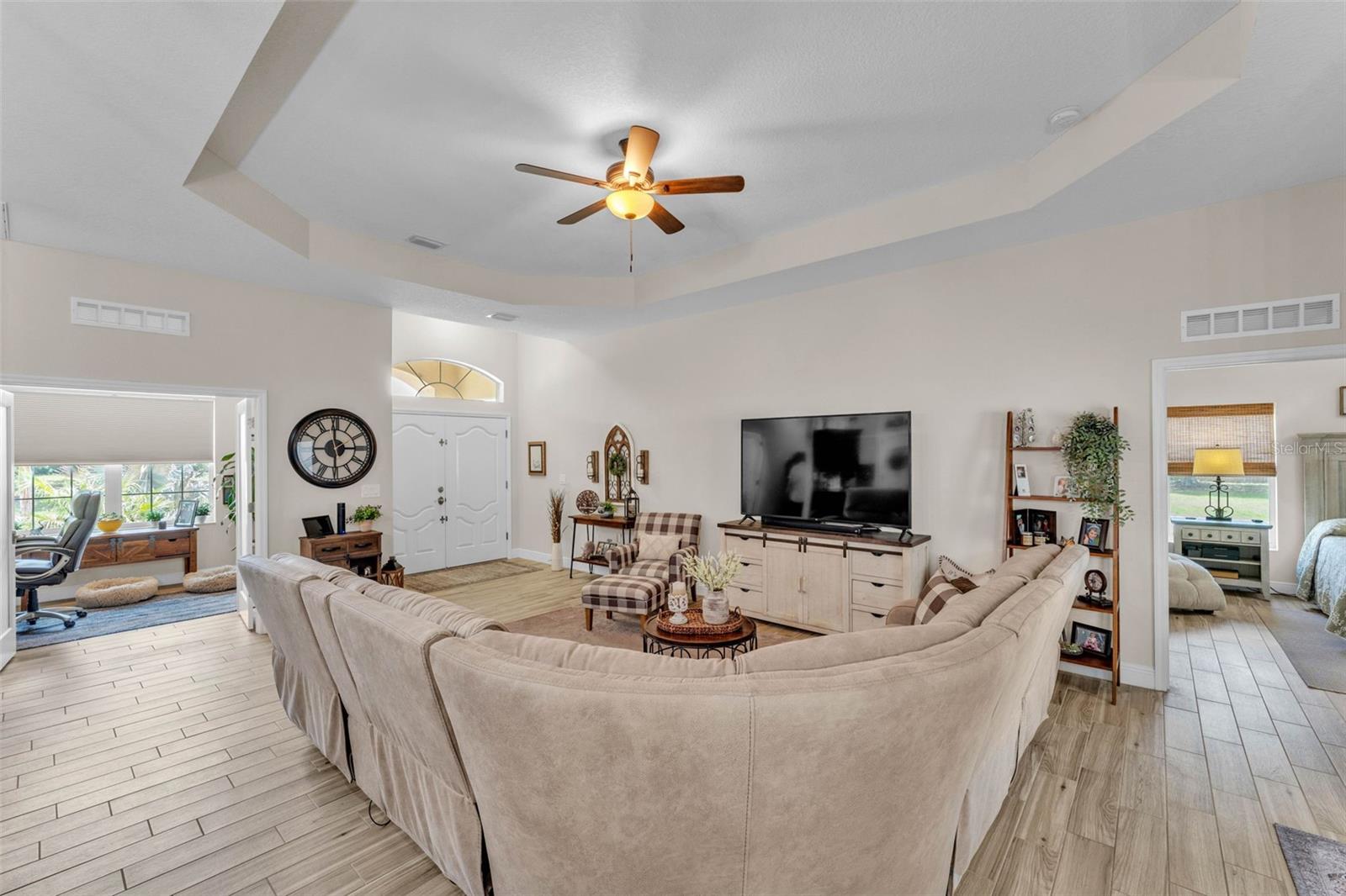 Listing photo id 13 for 11447 Adelia Street
